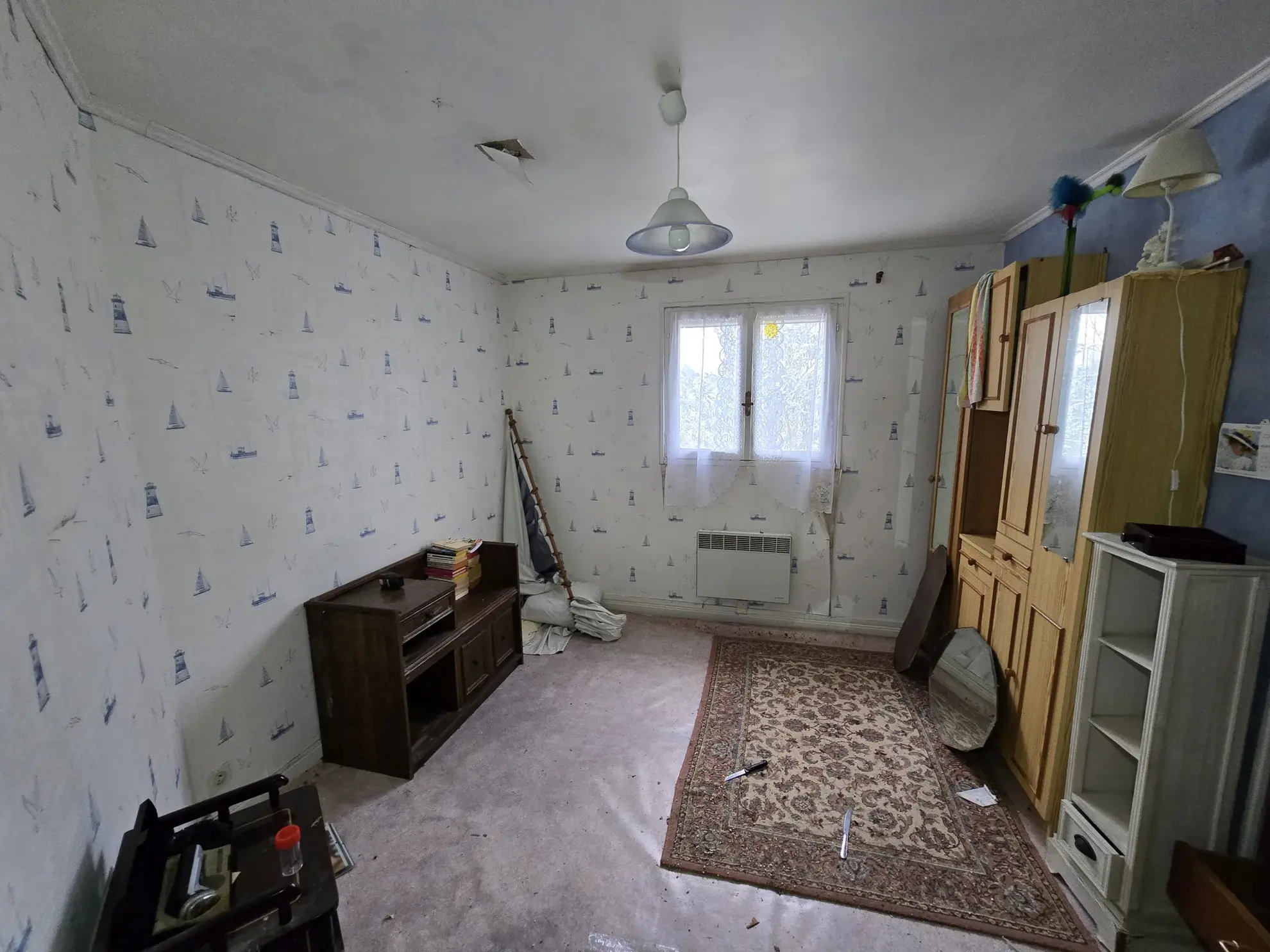 Maison de plain-pied avec jardin, garages et dépendances à Rouillac (16170) 