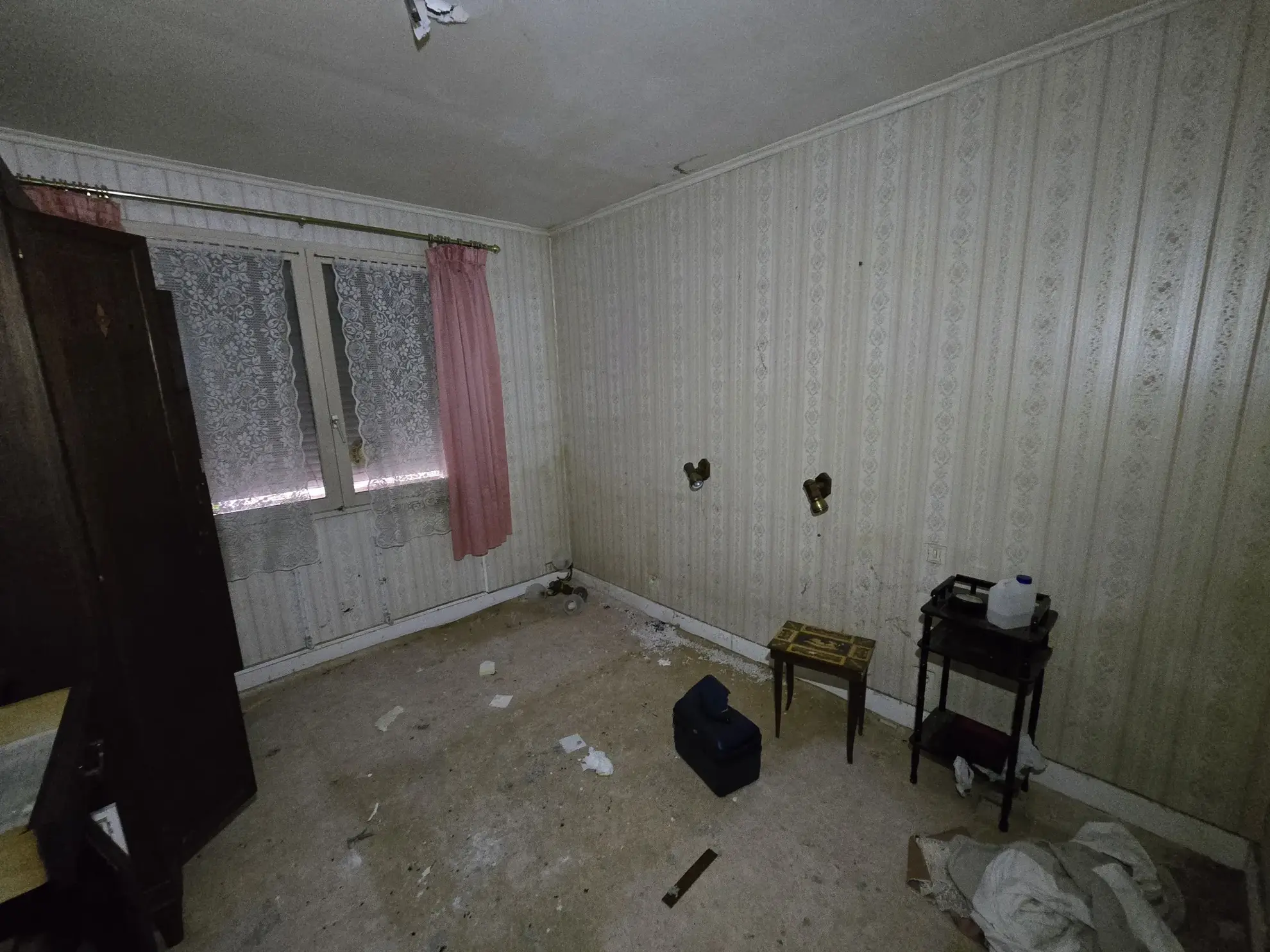 Maison de plain-pied avec jardin, garages et dépendances à Rouillac (16170) 