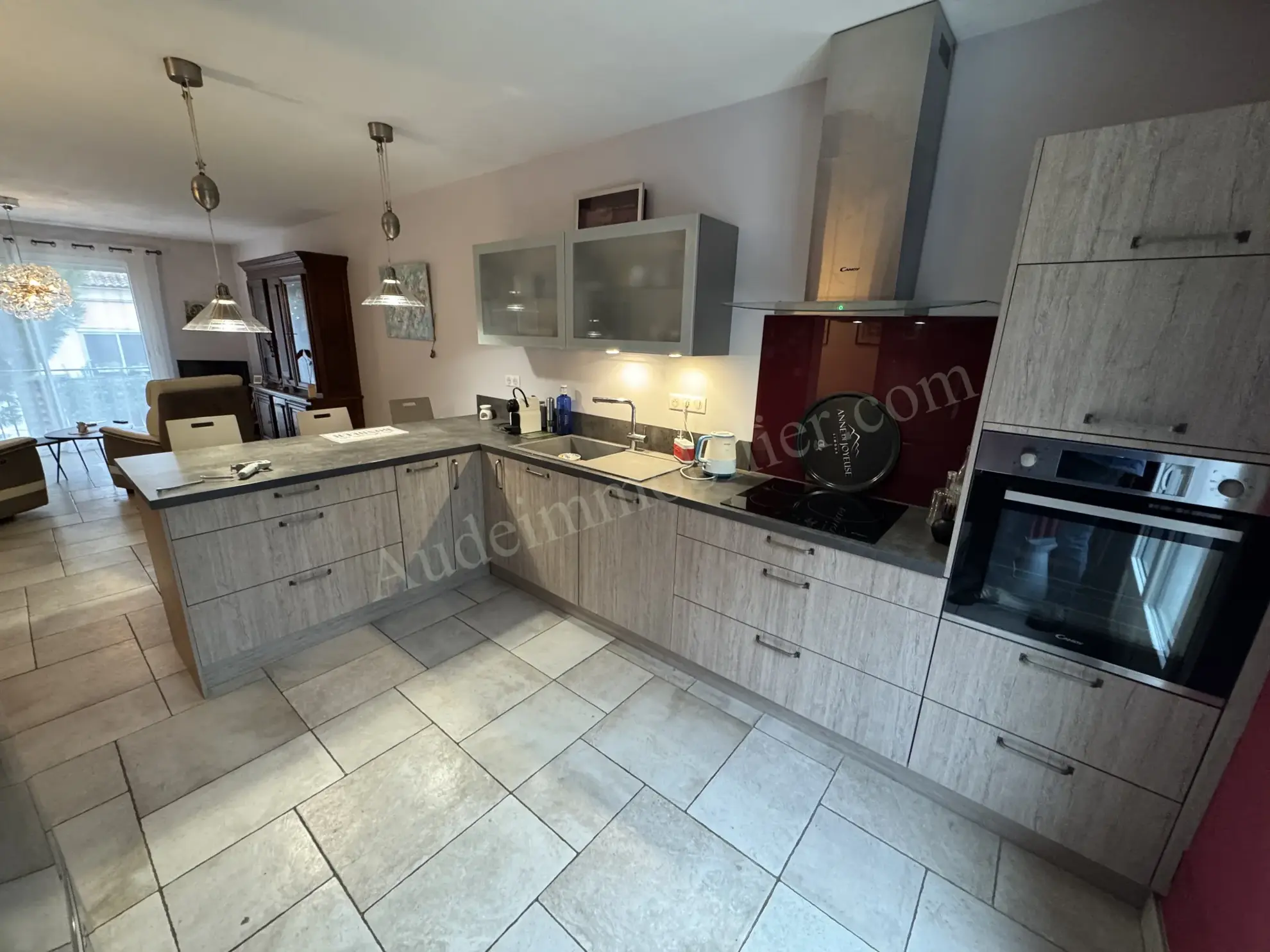 Villa rénovée de 129 m² avec jardin, garage et terrasse à Limoux proche centre-ville 