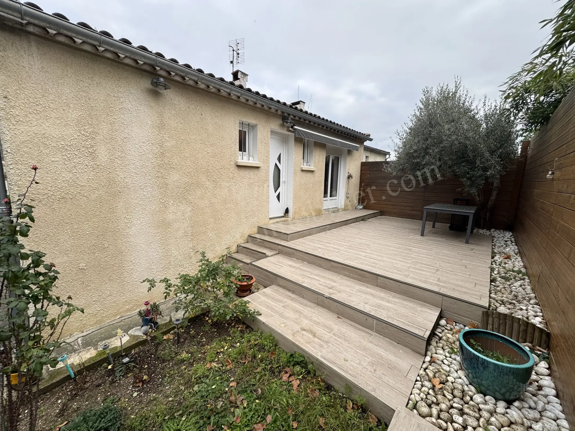 Villa rénovée de 129 m² avec jardin, garage et terrasse à Limoux proche centre-ville 