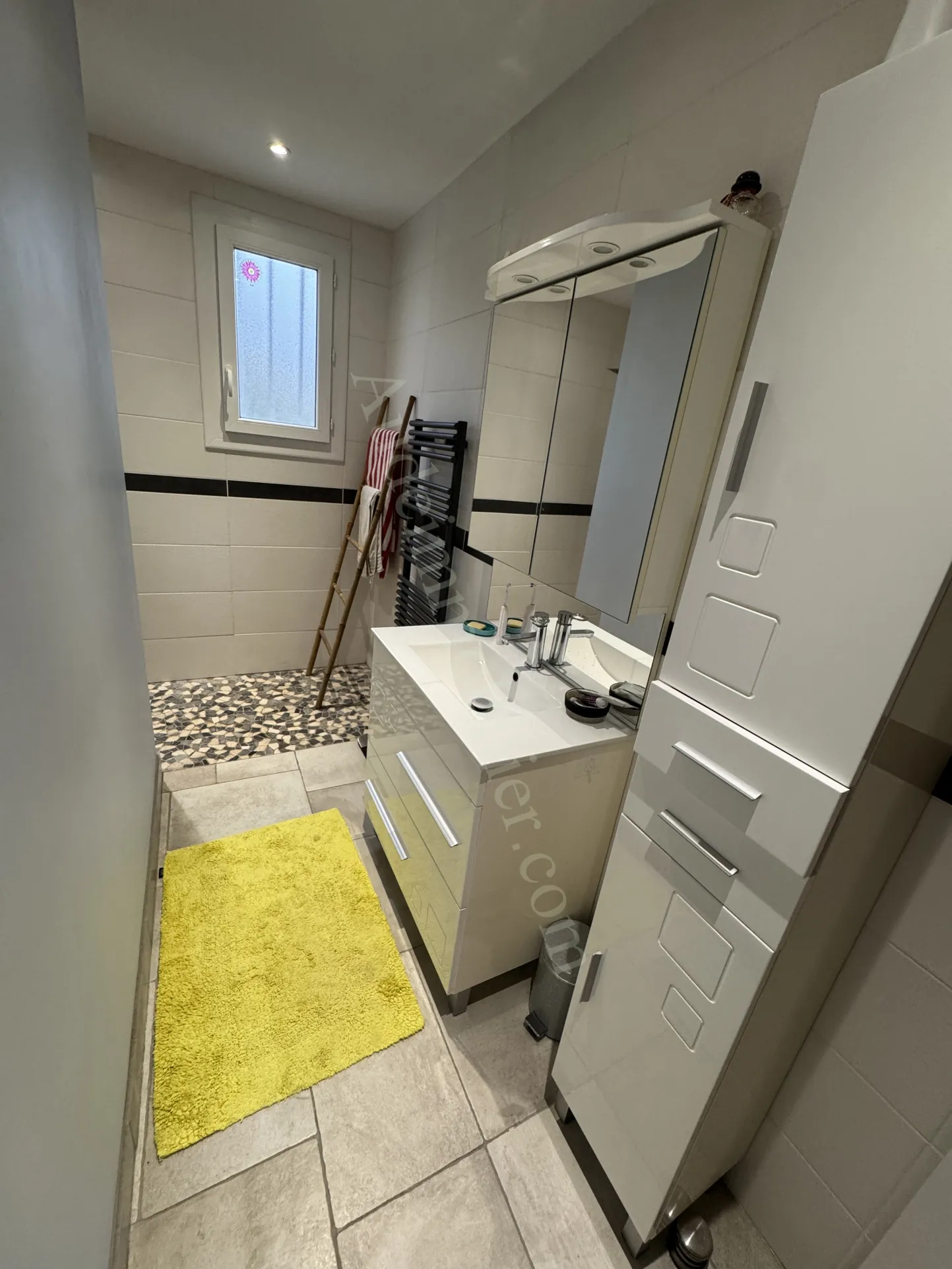 Villa rénovée de 129 m² avec jardin, garage et terrasse à Limoux proche centre-ville 