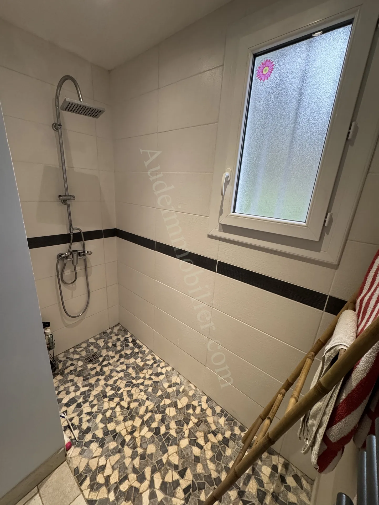 Villa rénovée de 129 m² avec jardin, garage et terrasse à Limoux proche centre-ville 