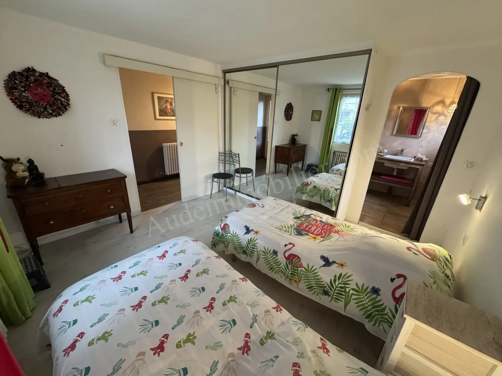 Villa rénovée de 129 m² avec jardin, garage et terrasse à Limoux proche centre-ville 