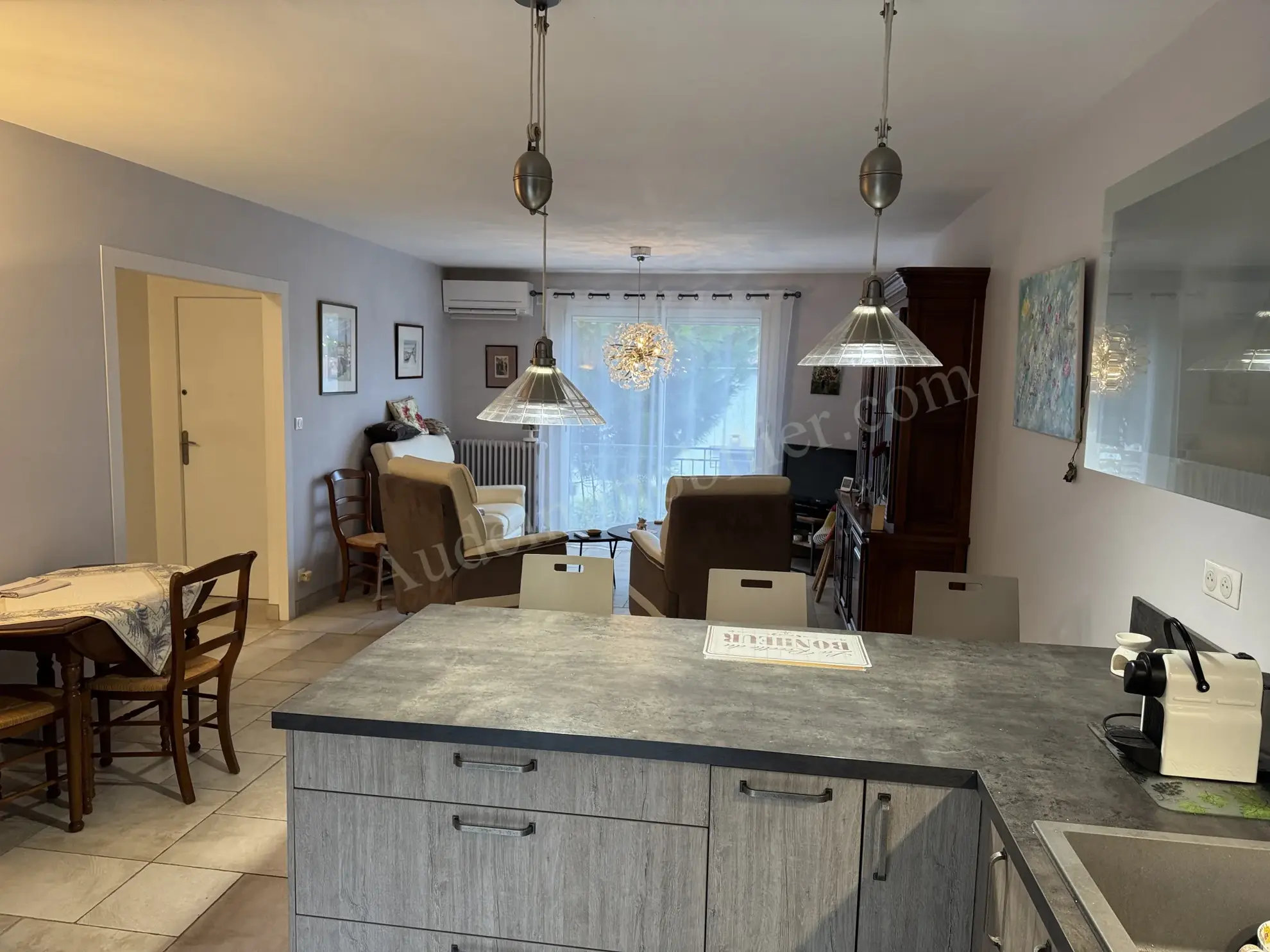 Villa rénovée de 129 m² avec jardin, garage et terrasse à Limoux proche centre-ville 