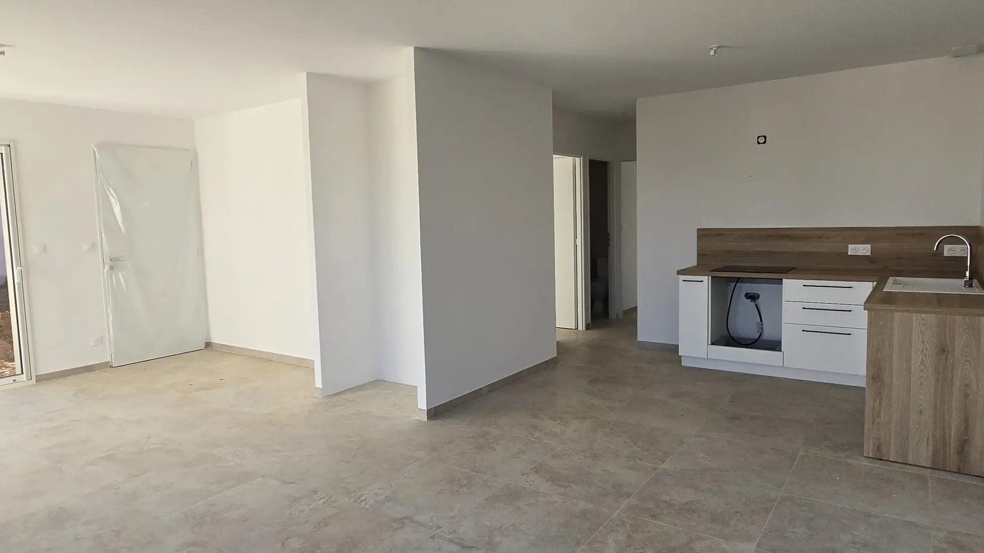 Maison de plain-pied à Portiragnes avec garage et vue dégagée, livraison 2026 