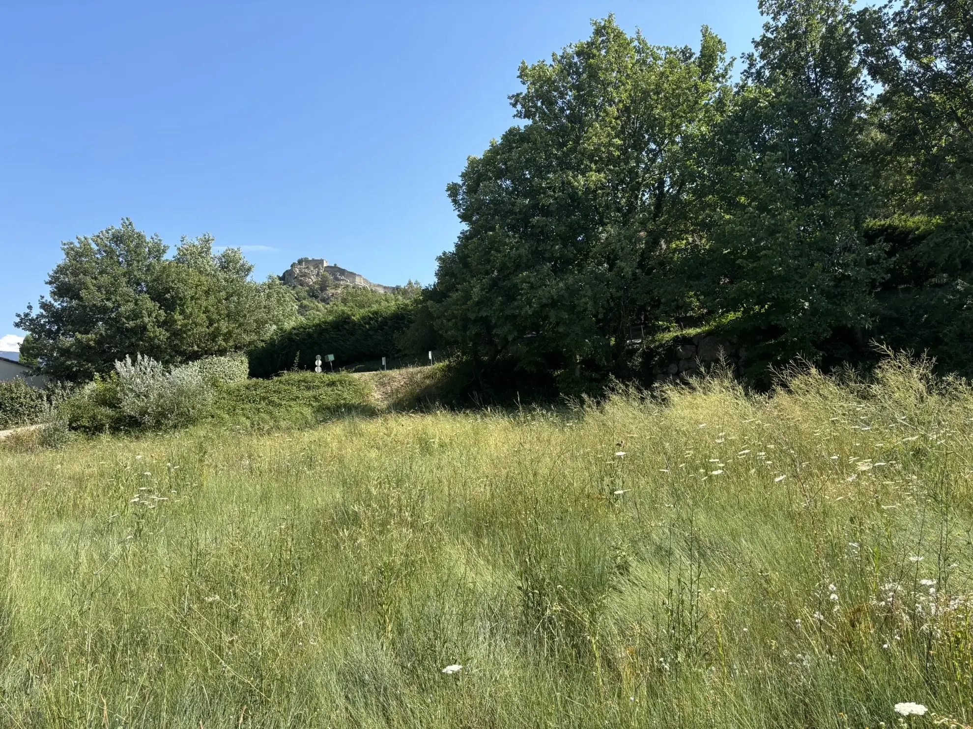 Terrain constructible à vendre à Entrechaux (Vaucluse, 84340) - Possibilité de construction
