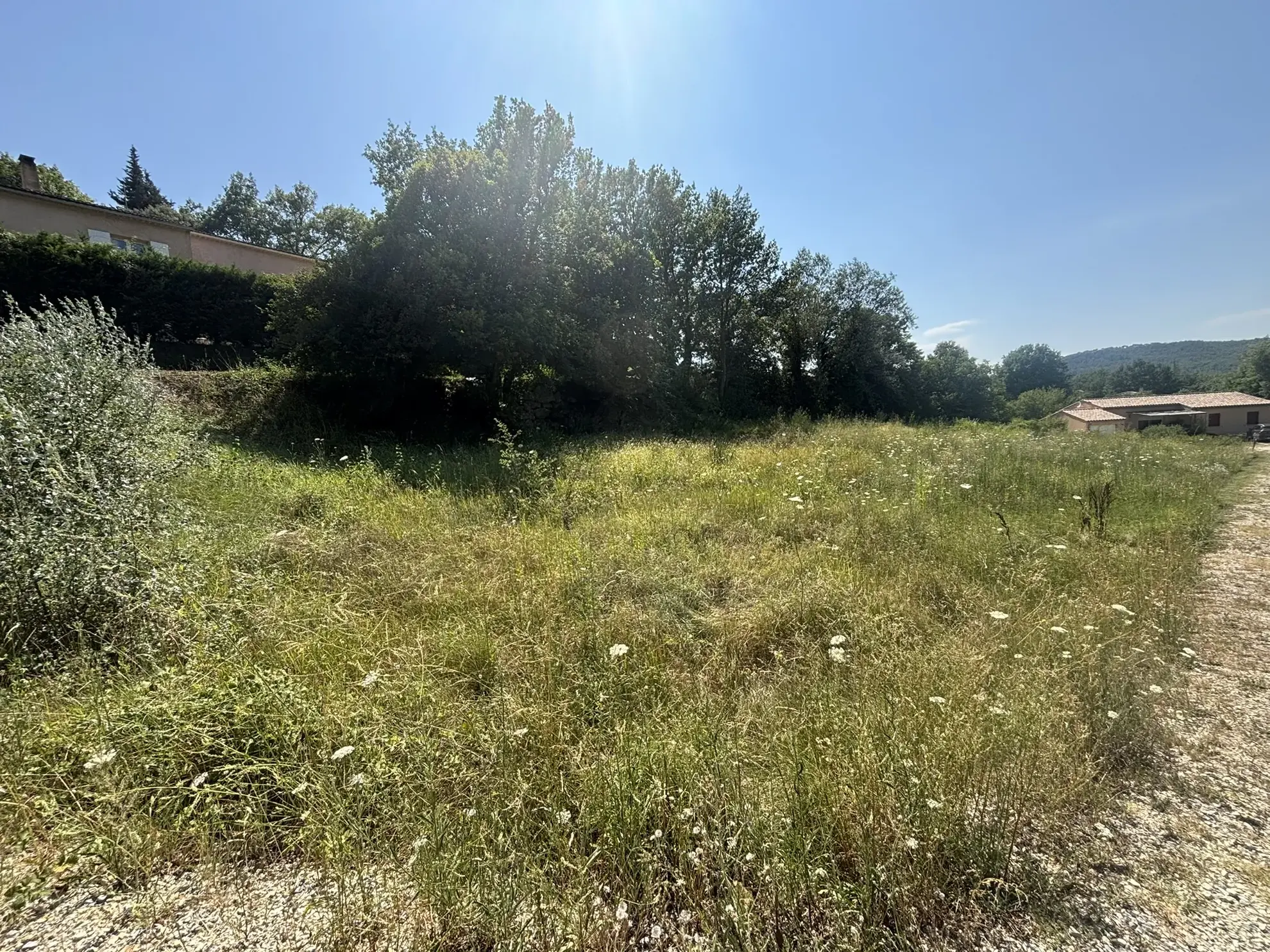 Terrain constructible à vendre à Entrechaux (Vaucluse, 84340) - Possibilité de construction 