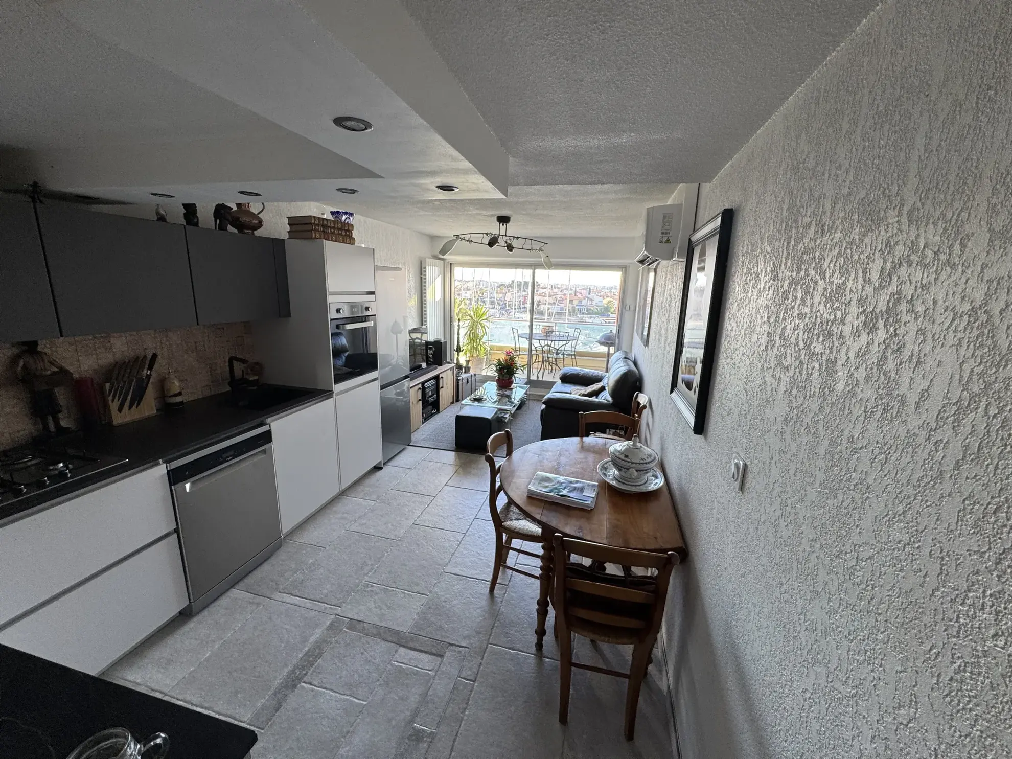 Achat appartement T2 duplex rénové avec vue port et parking à Cap d'Agde 