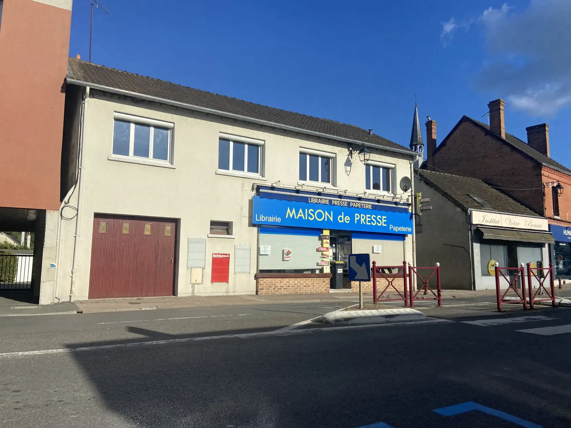 Immeuble à vendre à Salbris - Local commercial et appartement de 3 pièces en Sologne