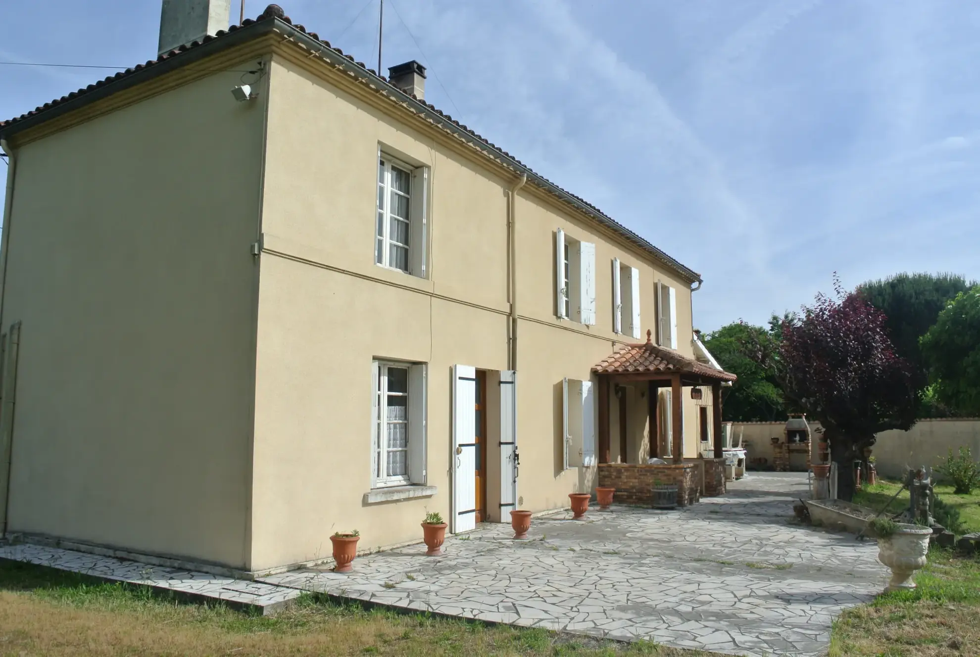 Maison familiale à Marmande avec 5 chambres, dépendances et grand terrain 