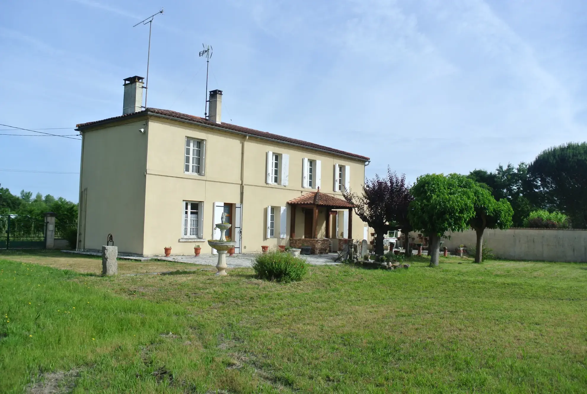Maison familiale à Marmande avec 5 chambres, dépendances et grand terrain 