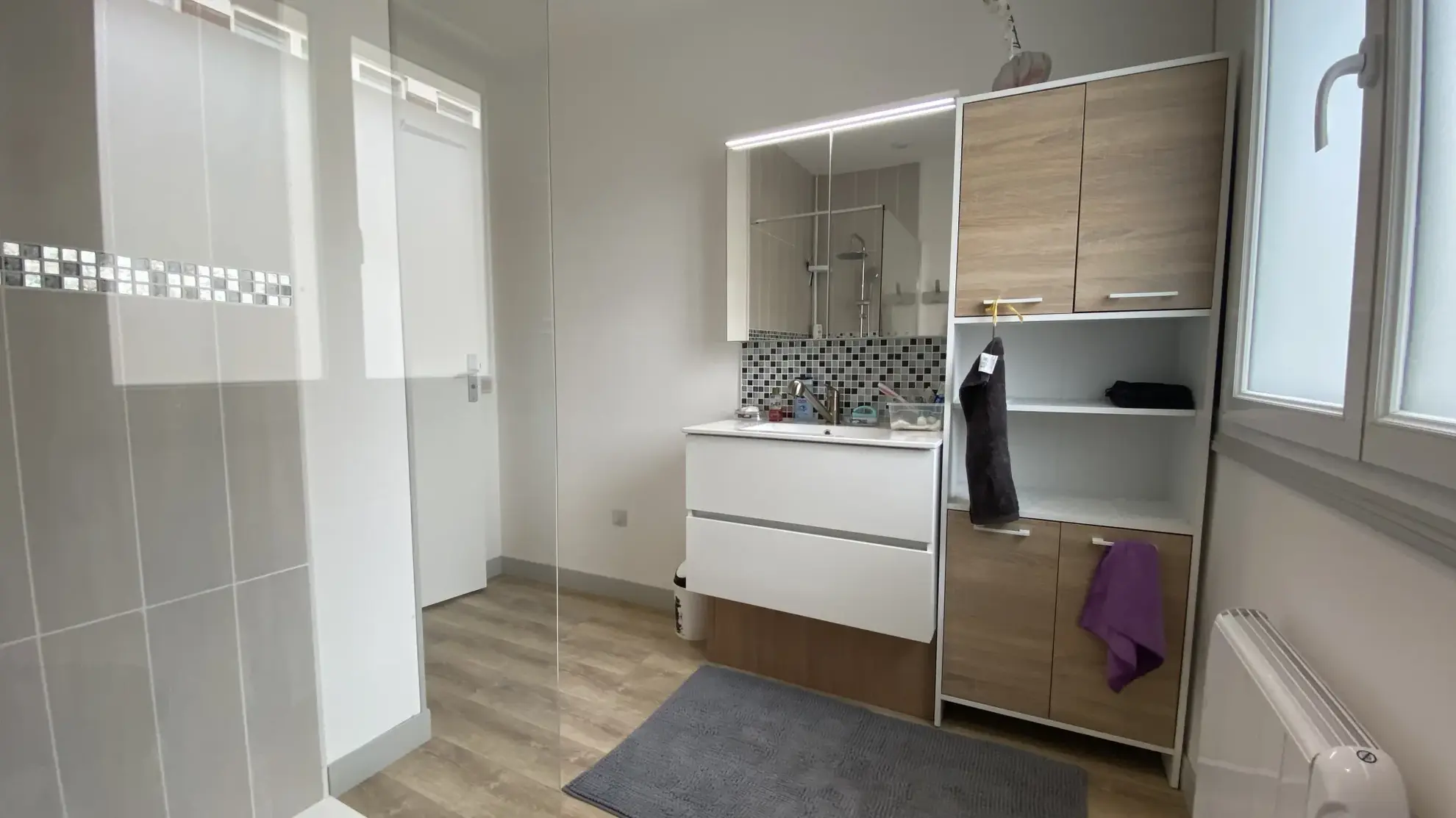 Maison rénovée de 120 m² avec garage et cour à Saint Quentin 