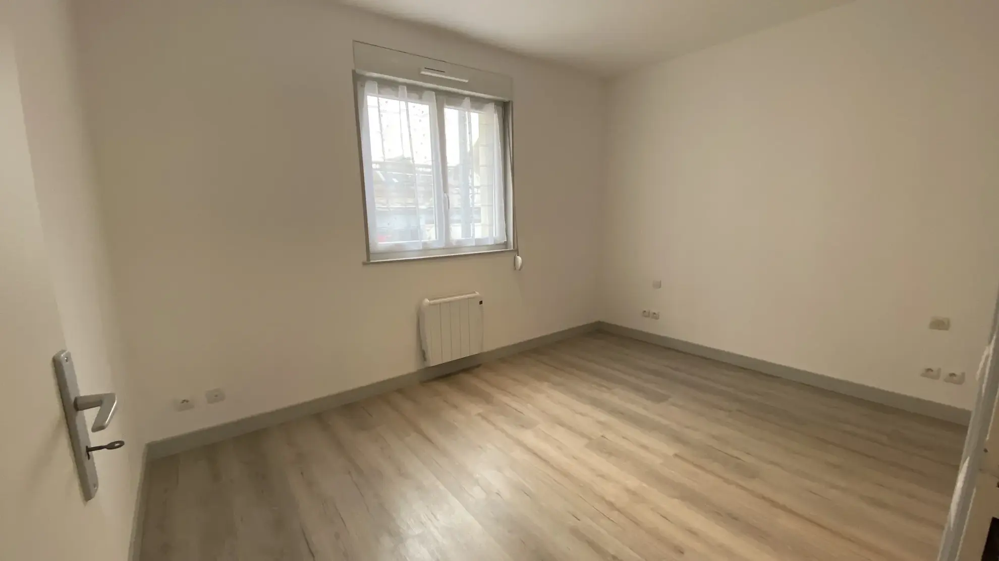 Maison rénovée de 120 m² avec garage et cour à Saint Quentin 
