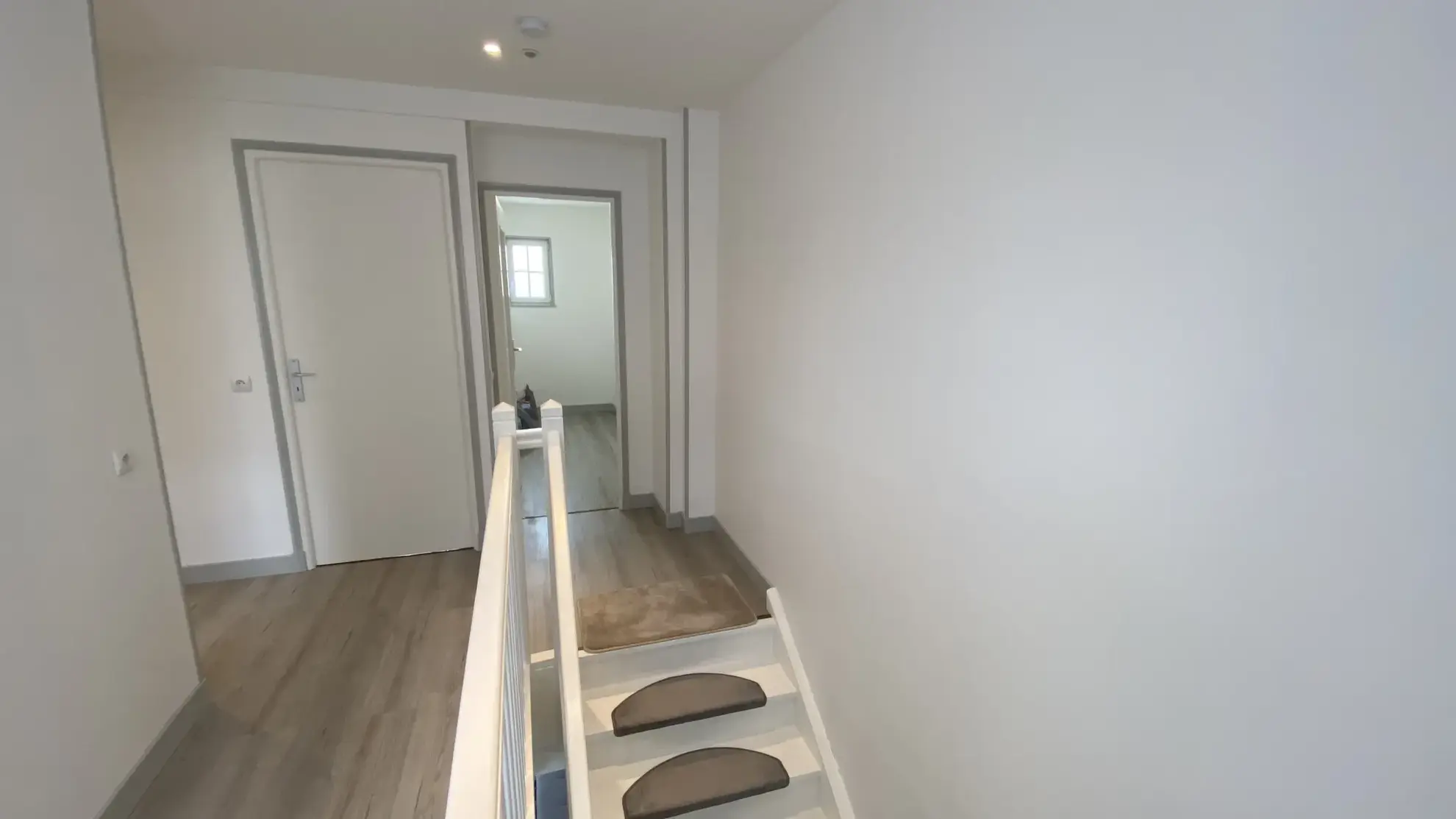 Maison rénovée de 120 m² avec garage et cour à Saint Quentin 