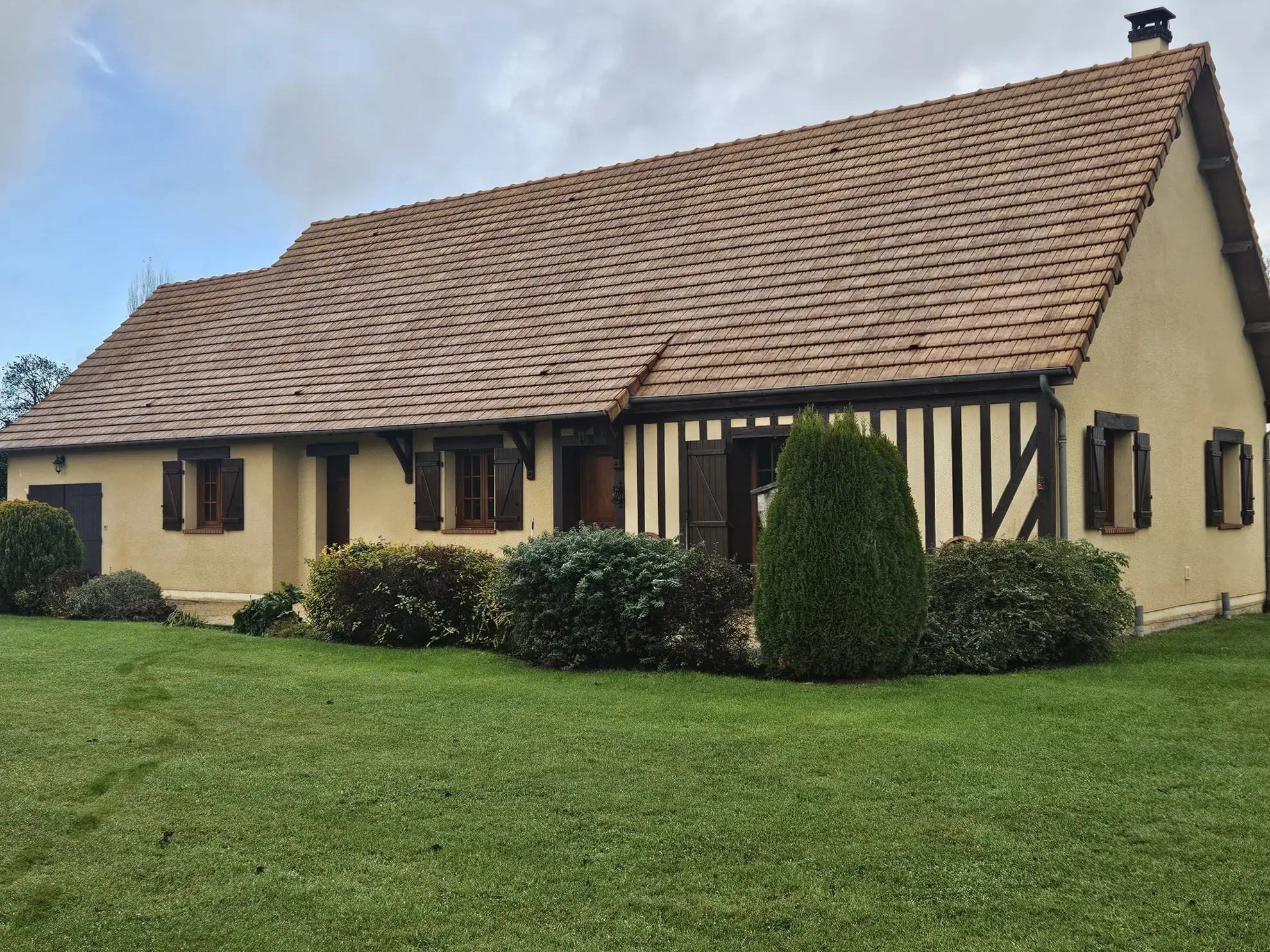 Maison de plain-pied avec grand terrain proche de Moyaux