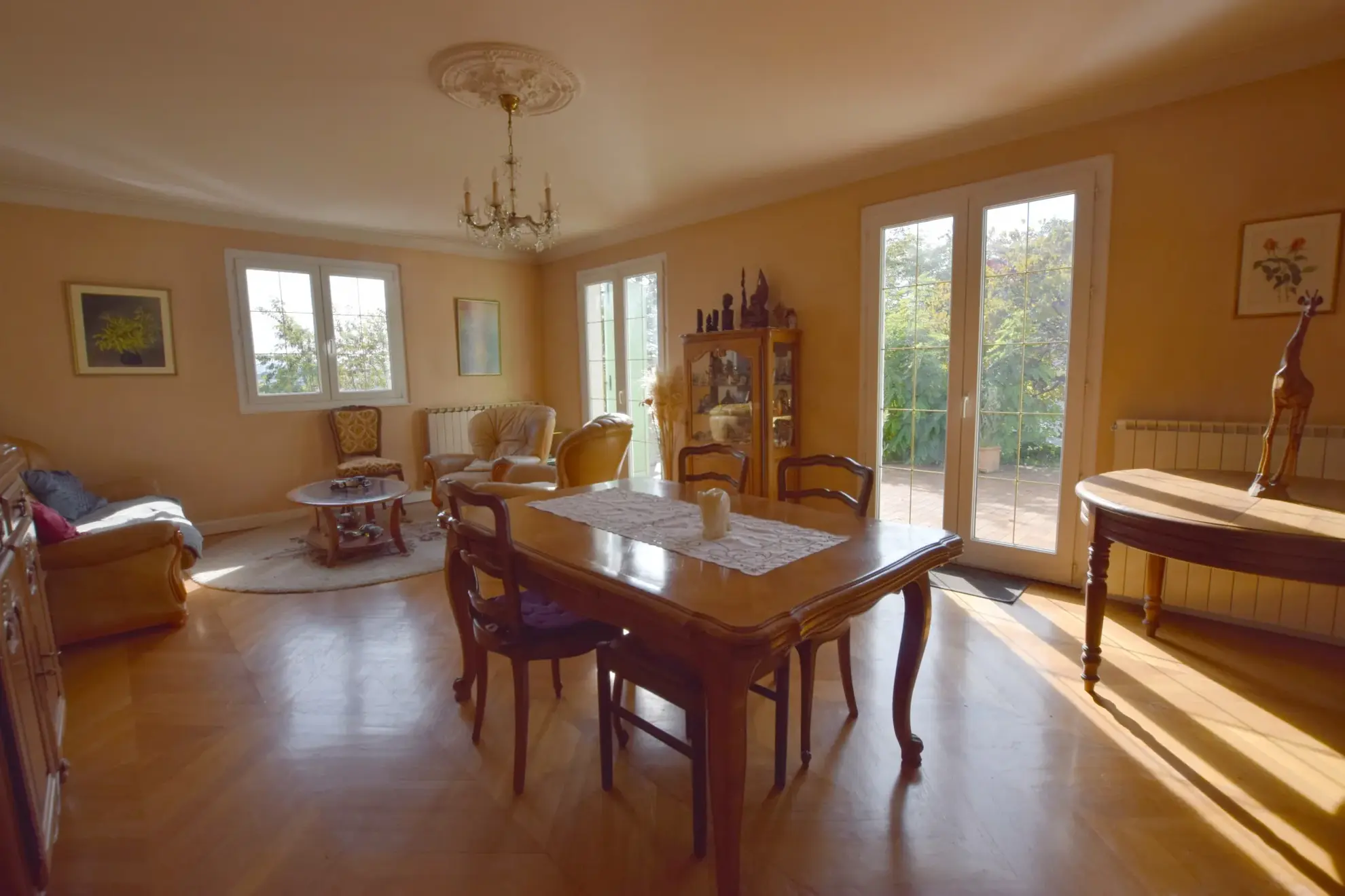 Maison de plain-pied à Montbéliard avec 4 chambres et charme authentique 