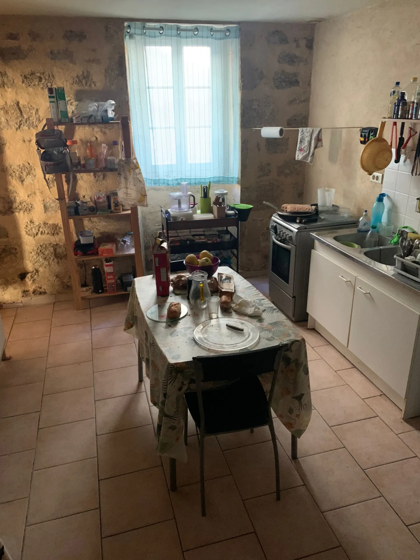 Immeuble en pierre avec deux logements loués au centre de Sauveterre-de-Guyenne 