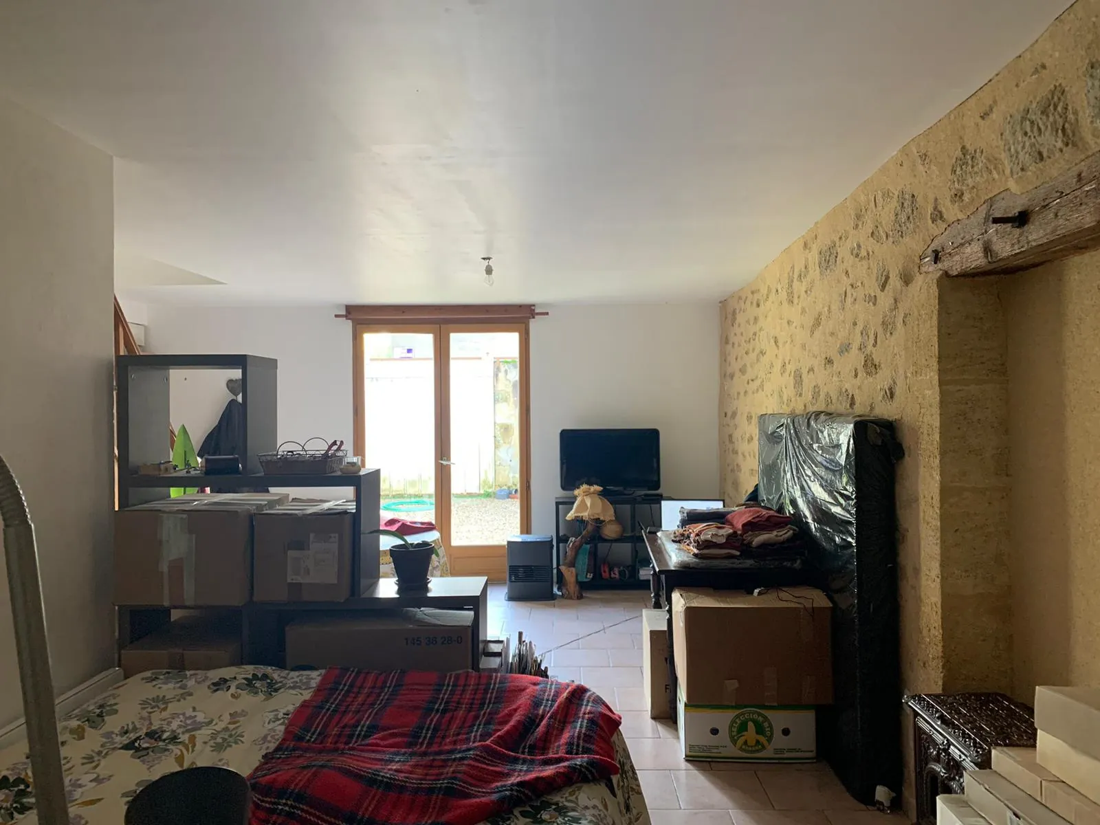 Immeuble en pierre avec deux logements loués au centre de Sauveterre-de-Guyenne 