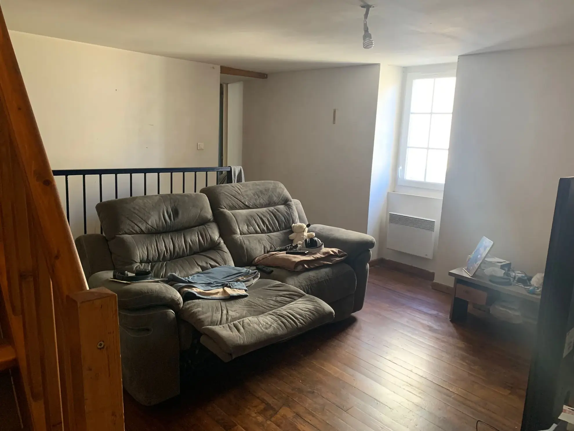 Immeuble en pierre avec deux logements loués au centre de Sauveterre-de-Guyenne 