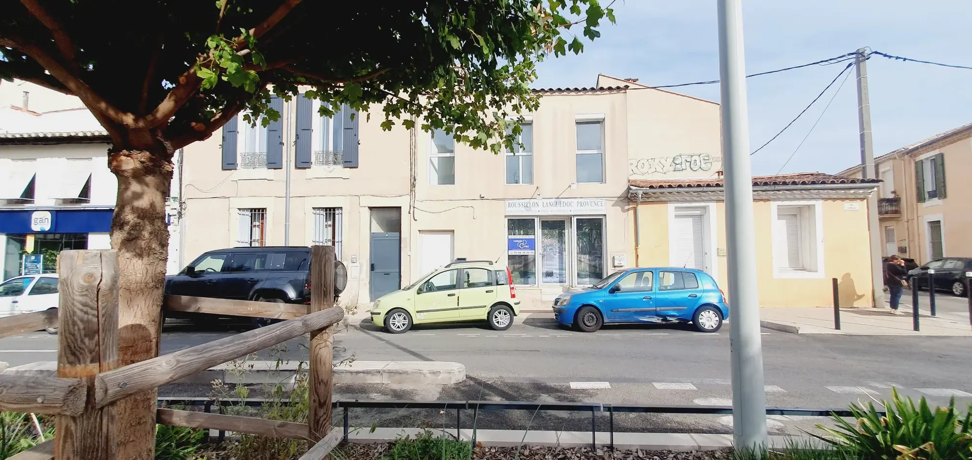 Local professionnel et maison de ville à Nîmes - 100 m² avec cour en centre-ville 