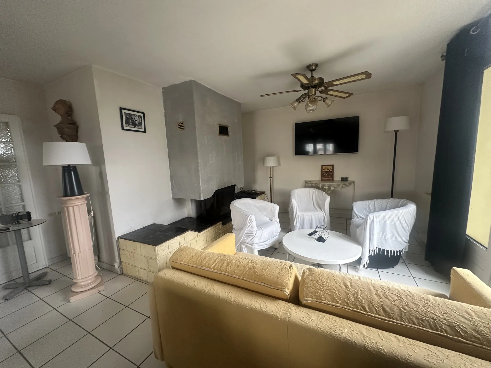 Villa 3 chambres à Carcassonne avec vue sur l'Alaric et grand jardin