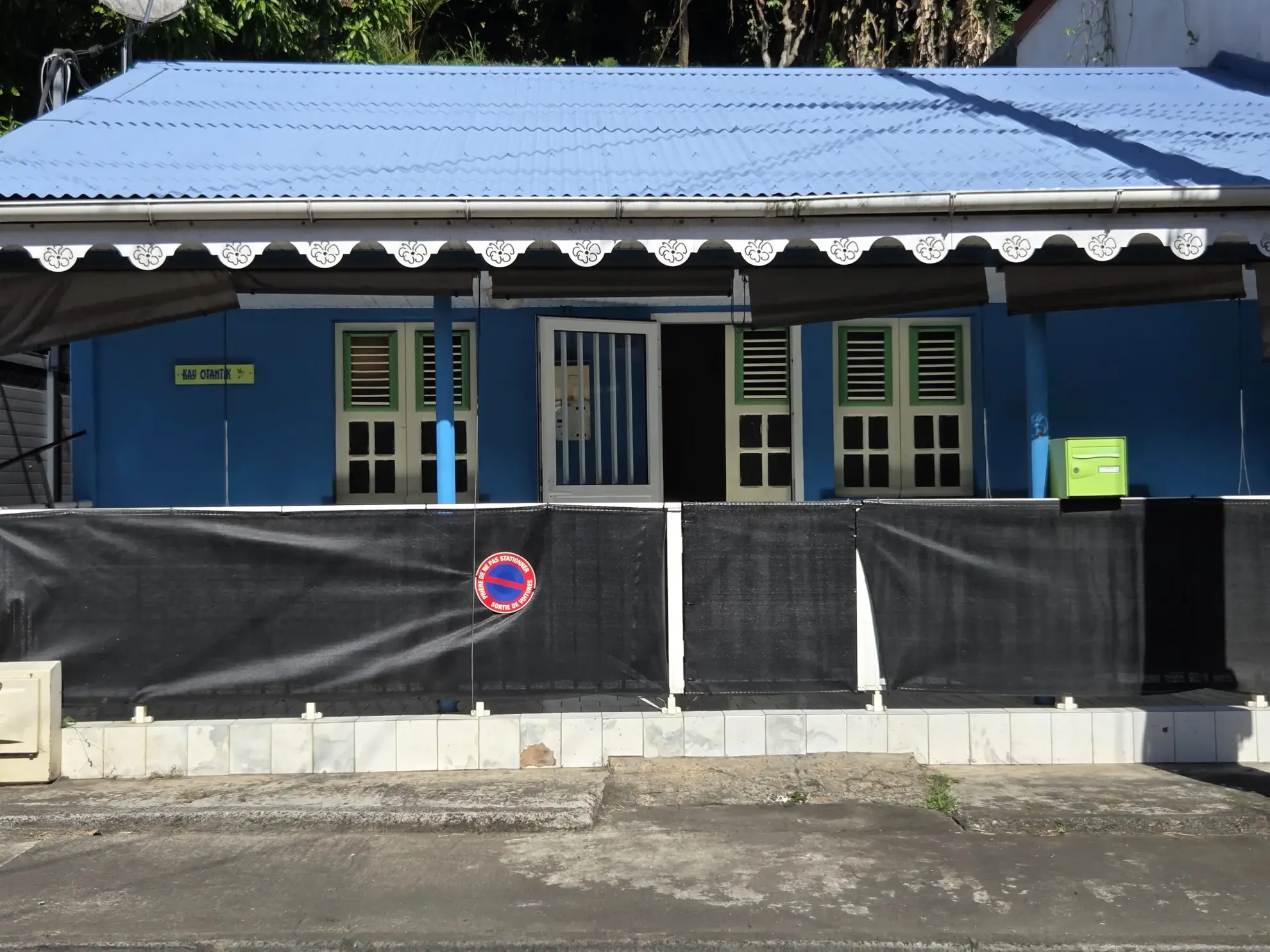 Maison T3 à Petit-Bourg avec terrasse, idéale pour habitation ou activité professionnelle