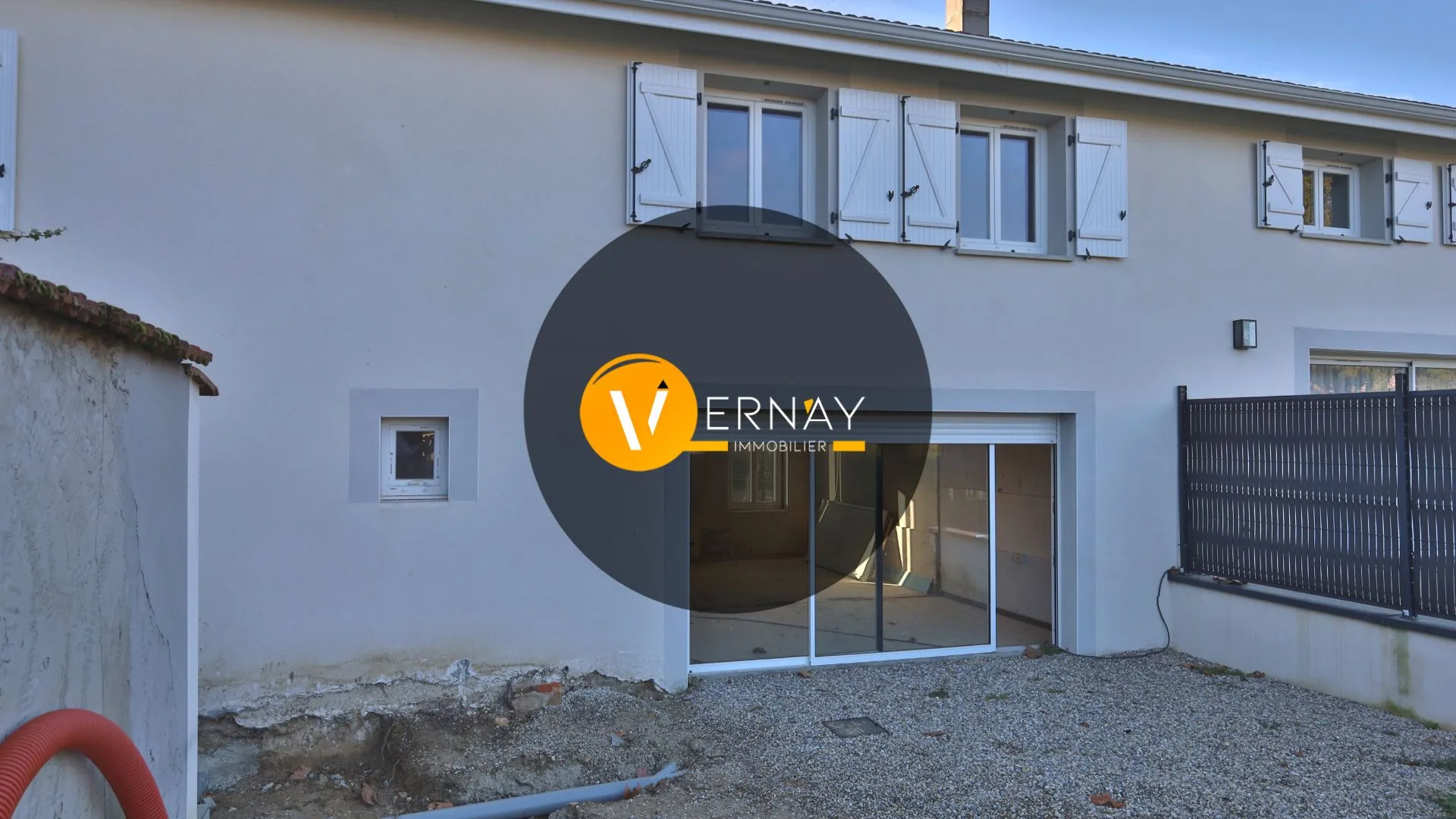 Maison à vendre à Saint Just Chaleyssin - 87 m² à rénover avec terrain et parking