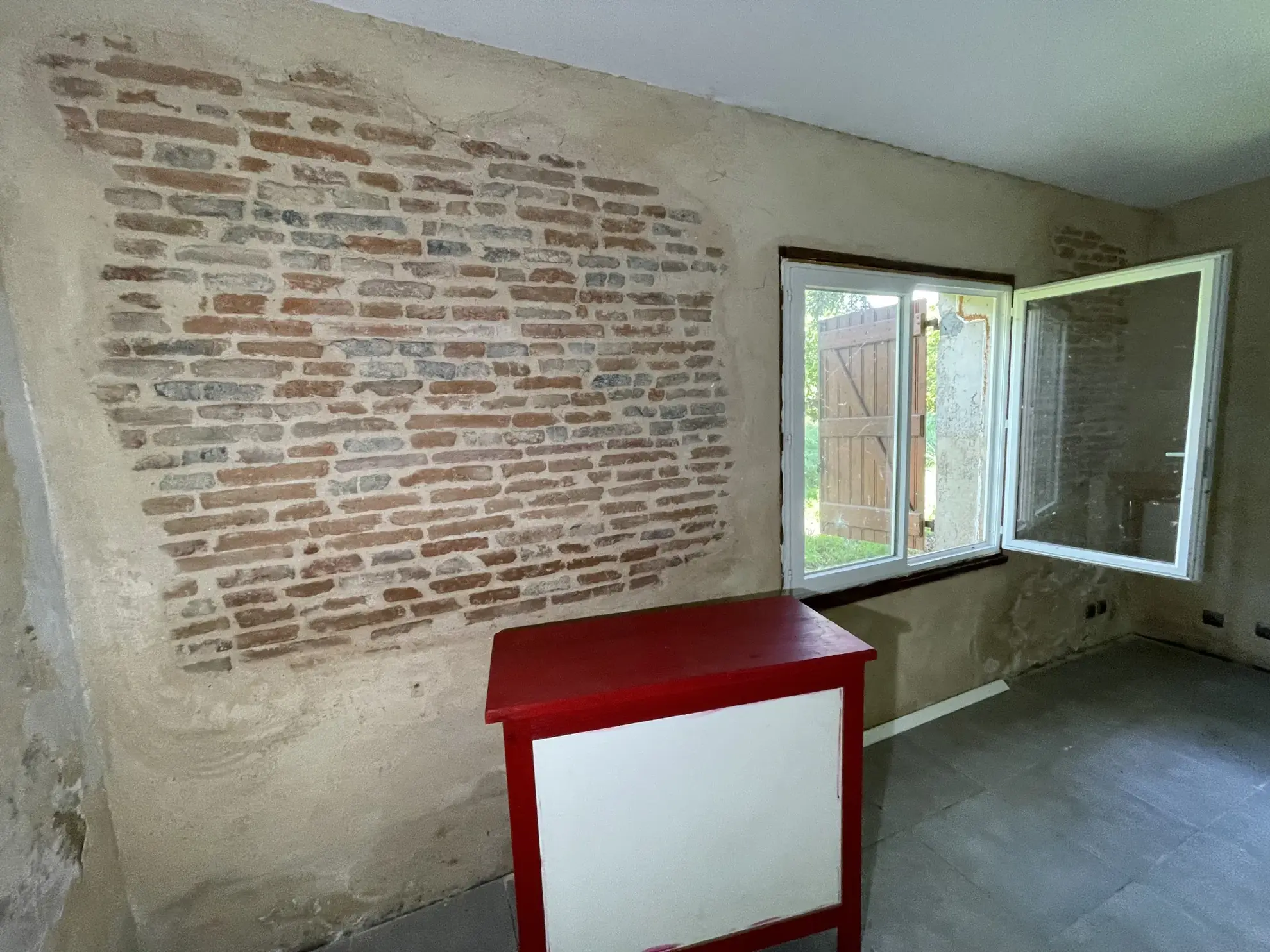 Ferme individuelle à rénover avec grand terrain et dépendances à Lafrançaise 