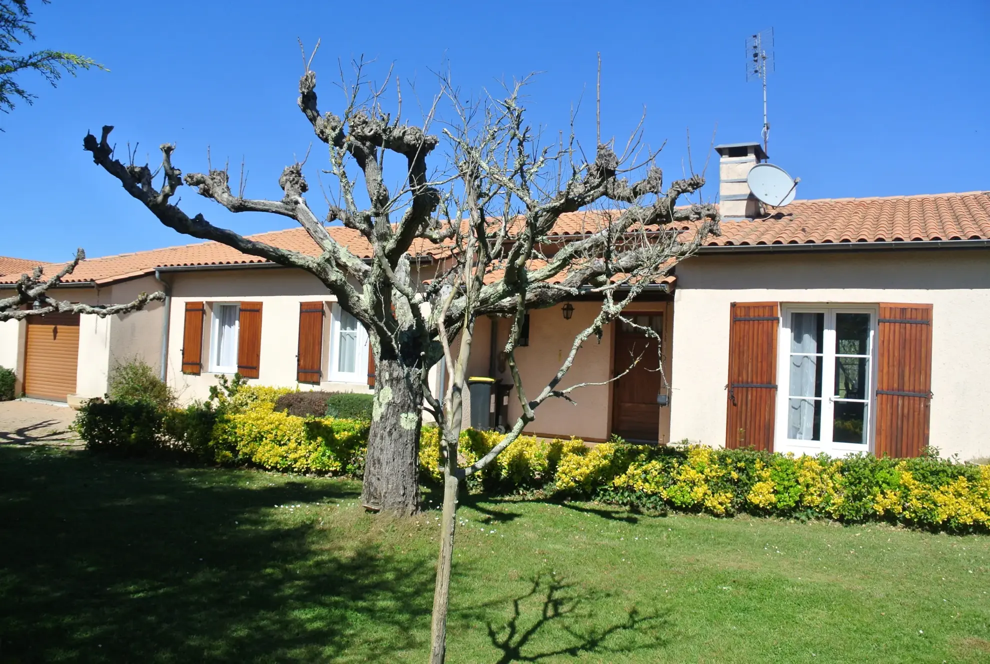 Belle maison de plain-pied à Miramont-de-Guyenne avec jardin et garage