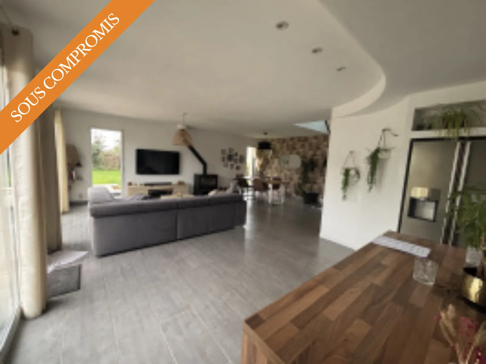 Maison lumineuse avec terrasse, garage et jardin à Saint-Derrien (29440)