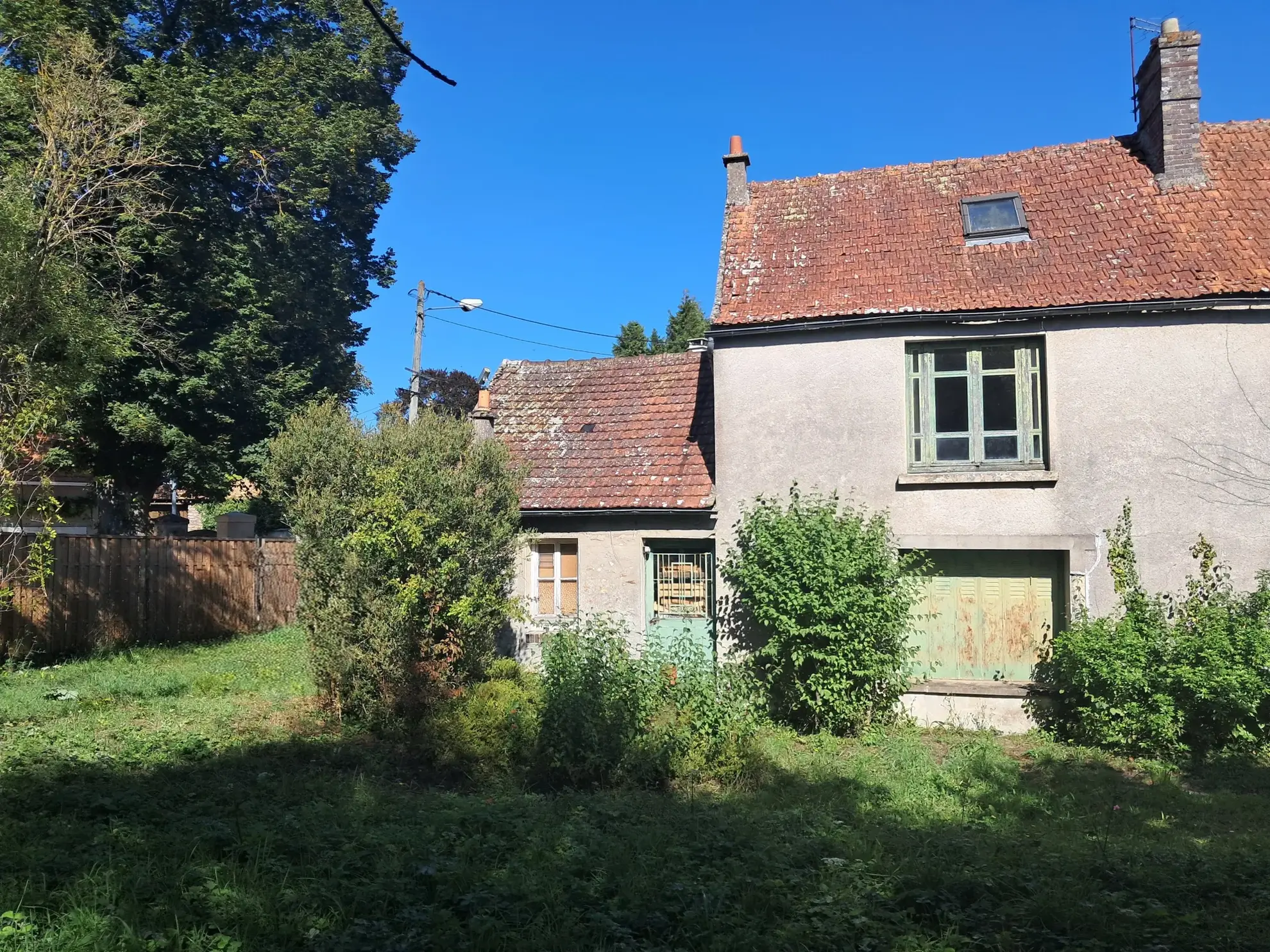 Maison à rénover entièrement à Boissy près de Montfort l'Amaury - Grand terrain de 377 m²