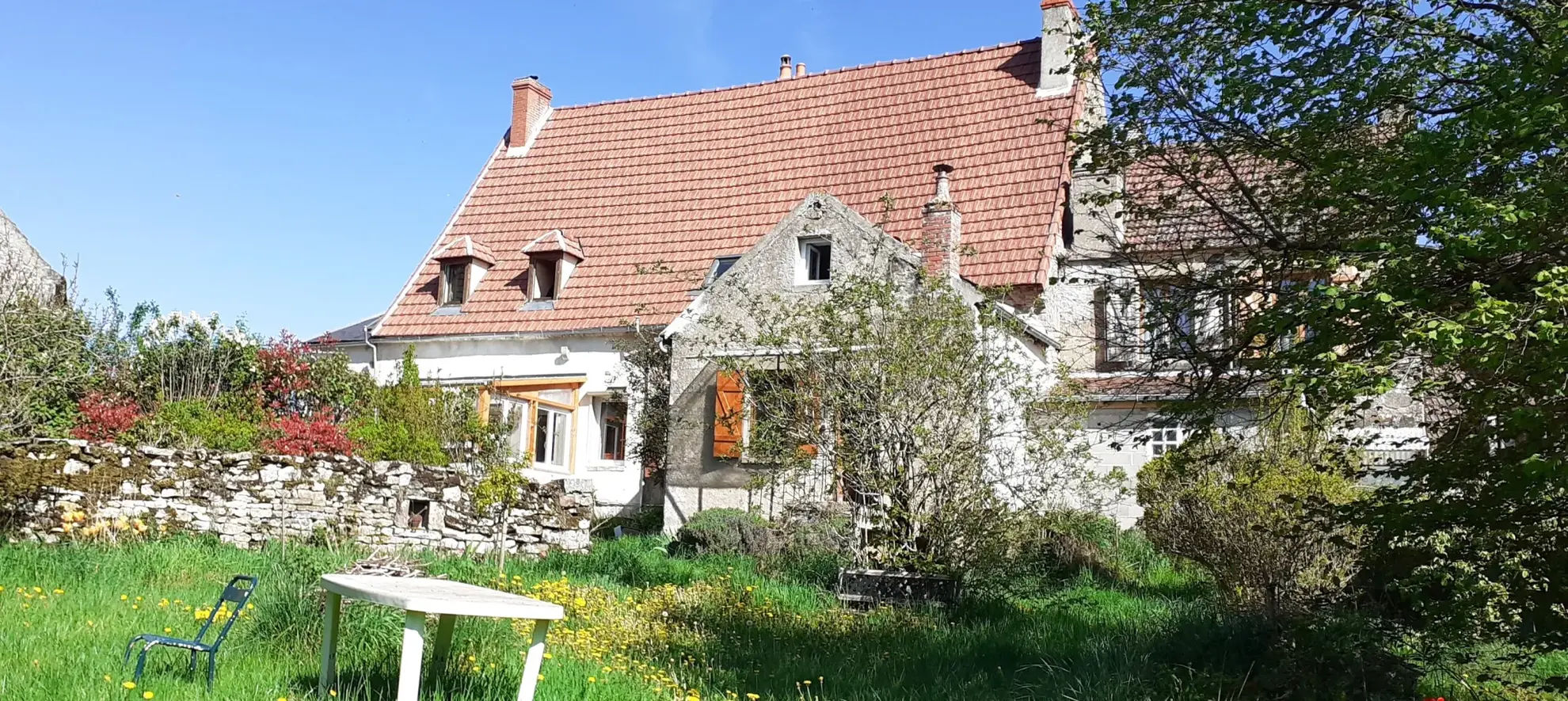 Charmante maison à vendre aux portes du Morvan avec grand terrain et cave