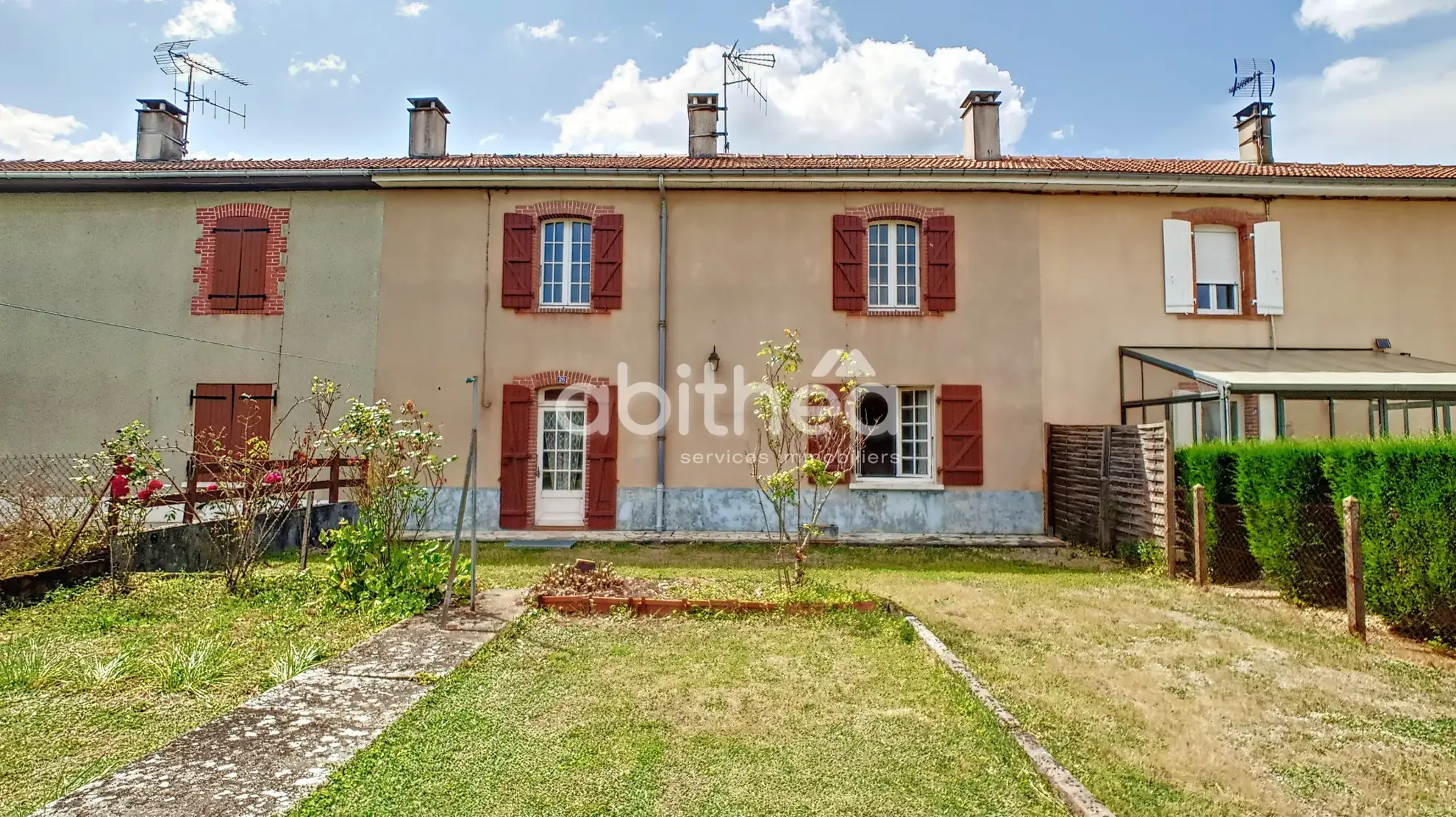 À vendre maison de 120m² à Roumazières, 3 chambres, terrain clos