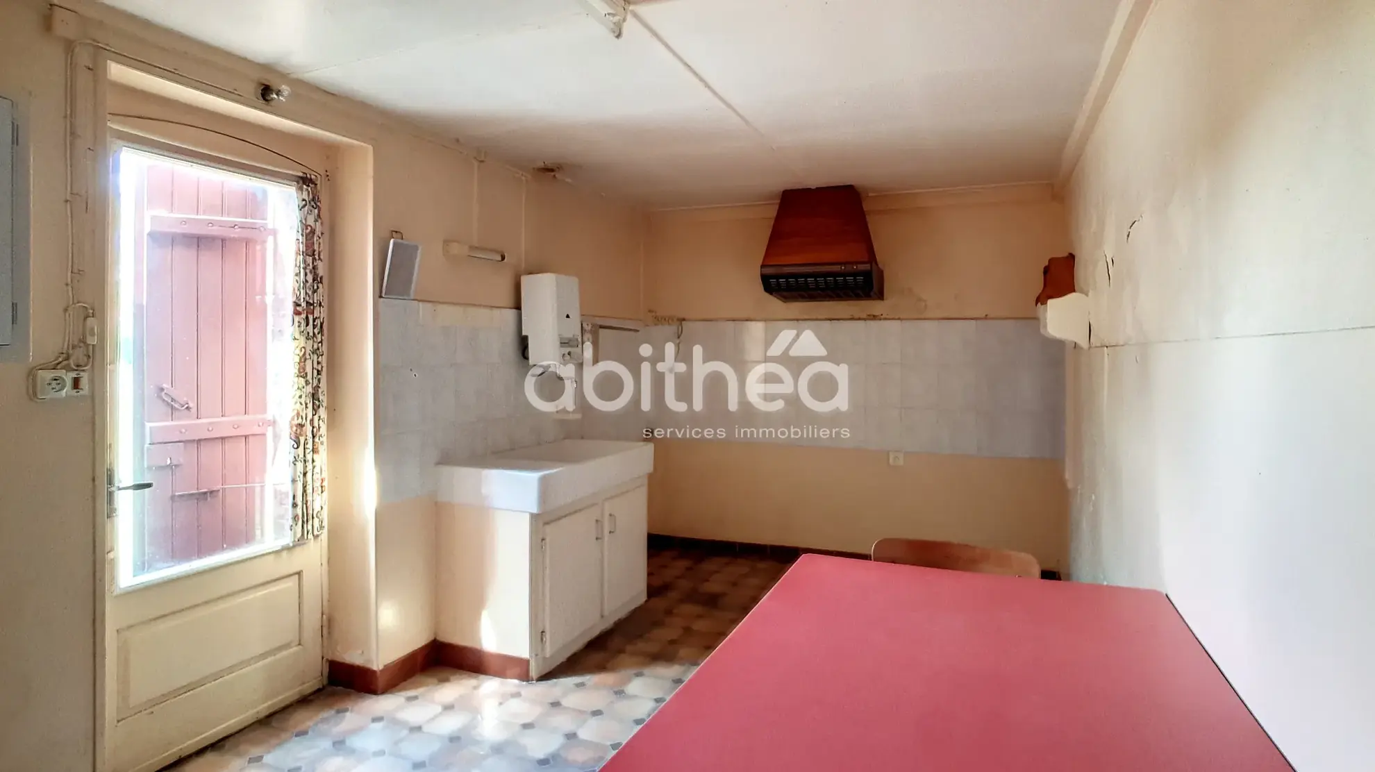 À vendre maison de 120m² à Roumazières, 3 chambres, terrain clos 