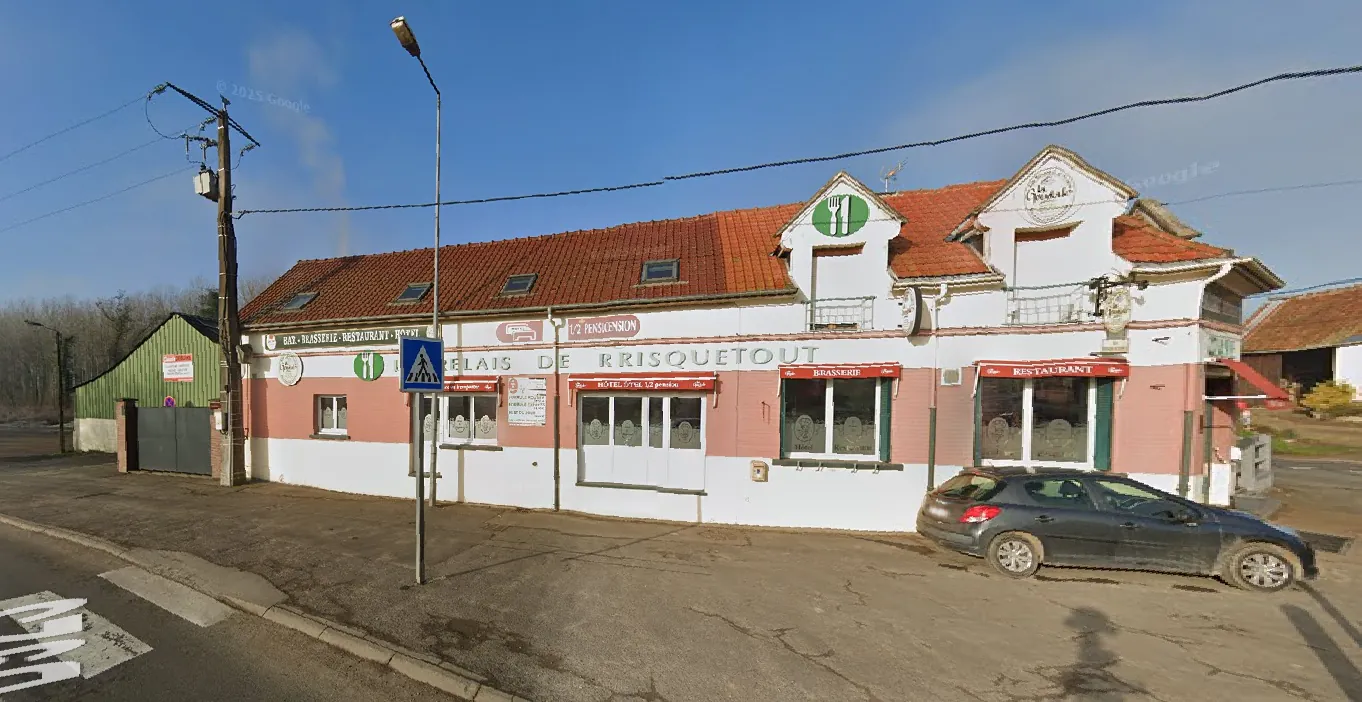 Ancien hôtel-restaurant à usage multiple avec terrain de 5013 m² dans l'Hauts-de-France