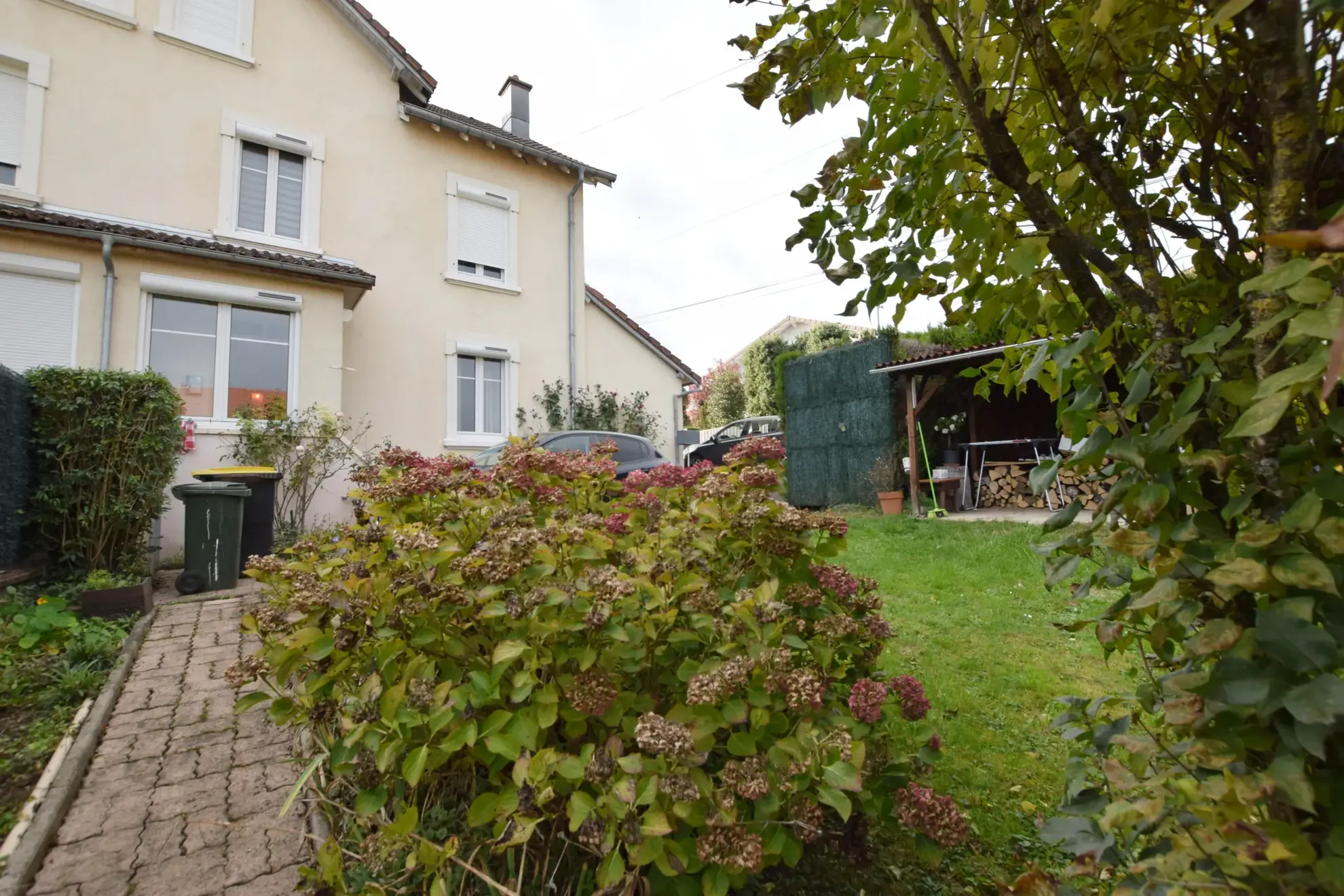 Maison de ville rénovée avec jardin et annexes à Vieux-Charmont