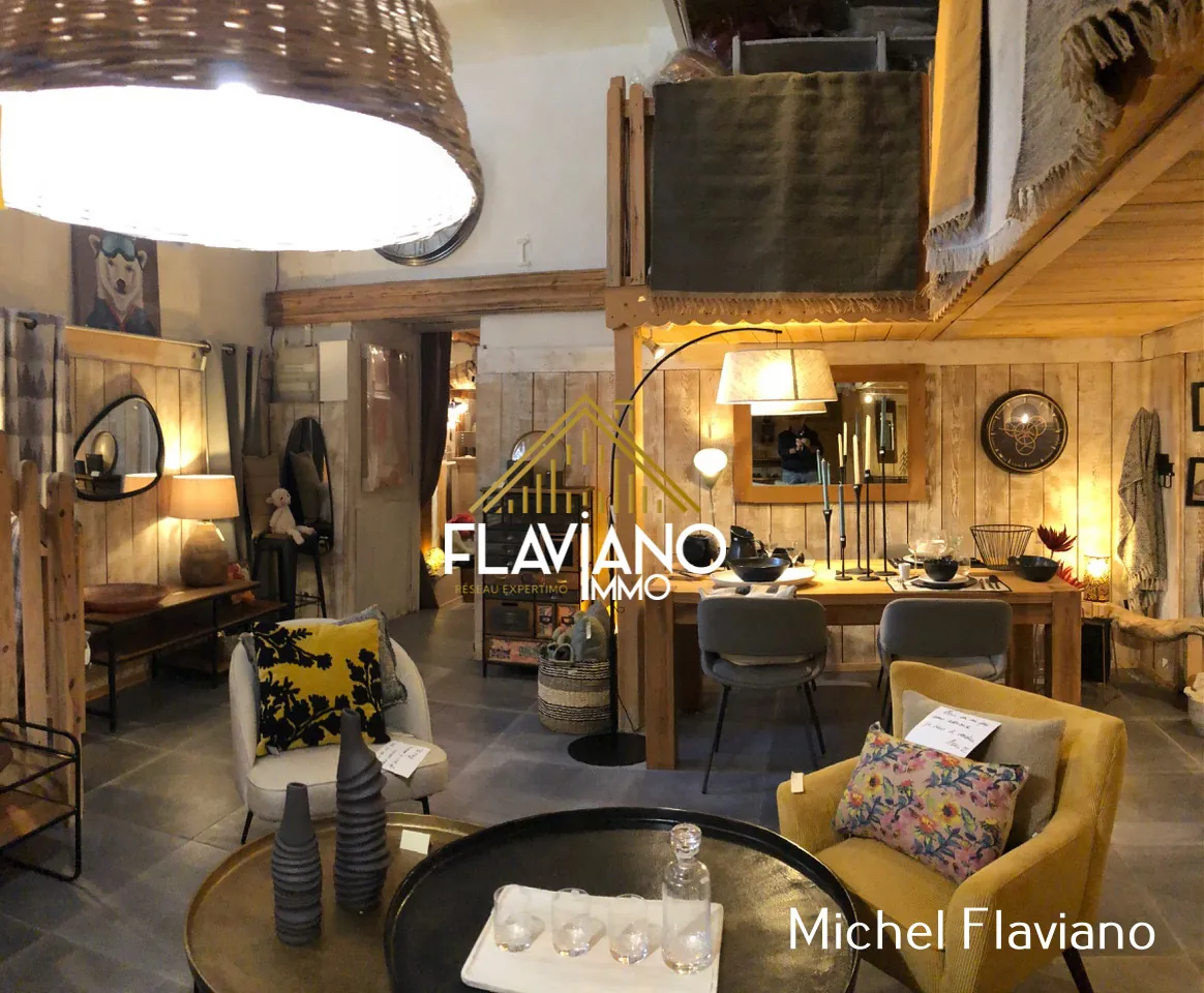 Local commercial à vendre à Barcelonnette, 188 m², centre-ville touristique 