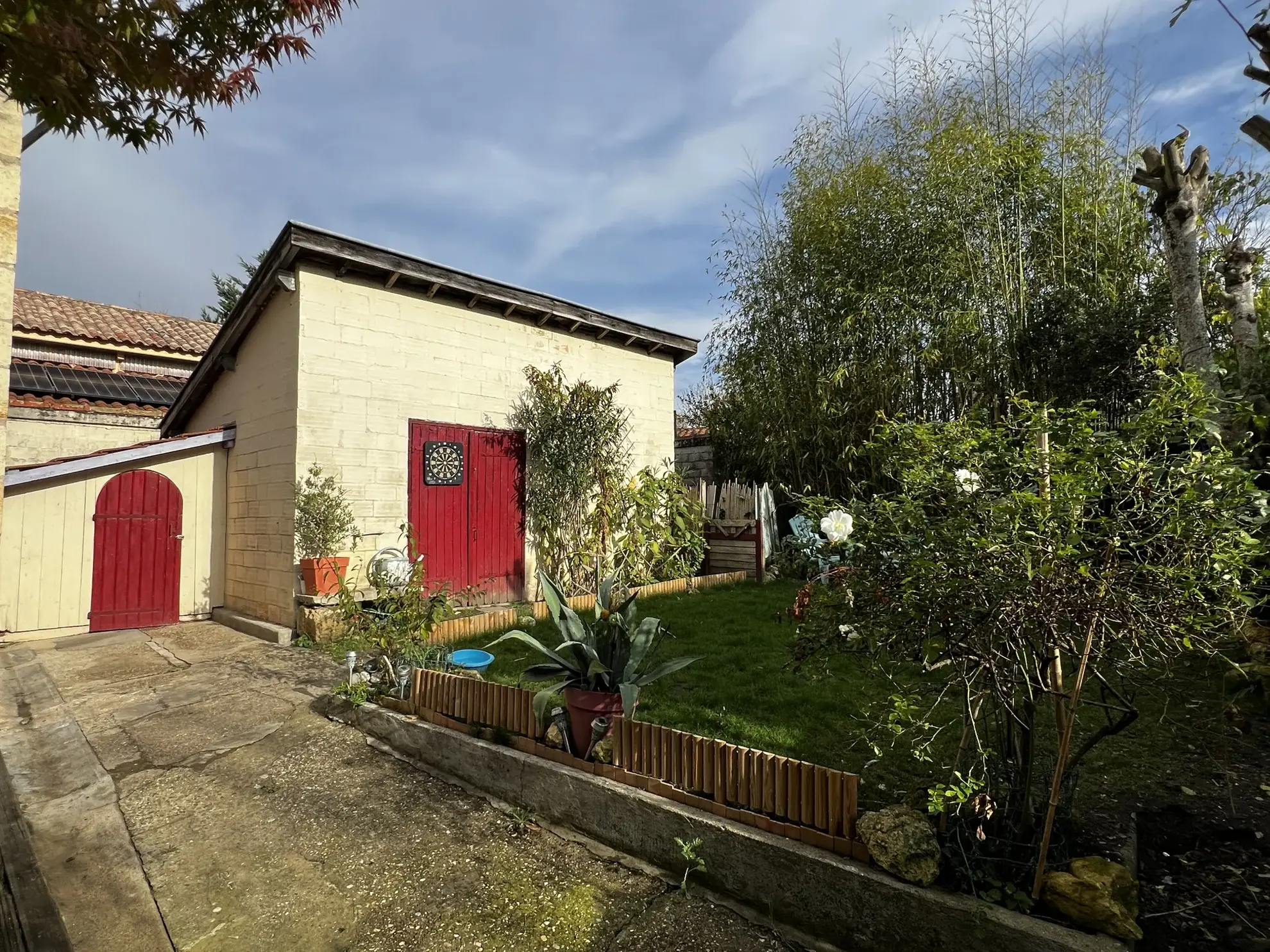 Maison atypique en pierre avec 4 chambres, jardin et atelier à Langon 