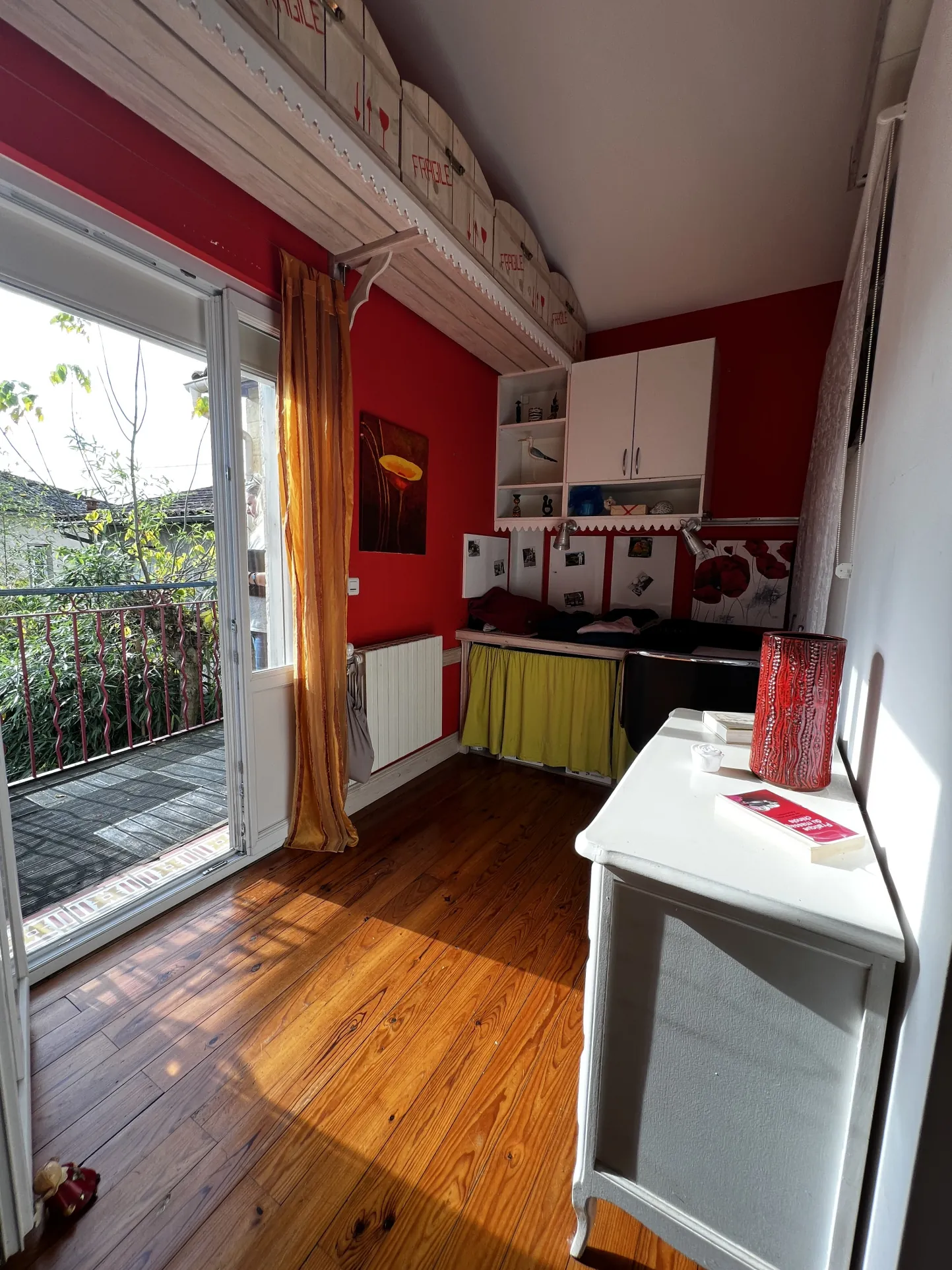 Maison atypique en pierre avec 4 chambres, jardin et atelier à Langon 