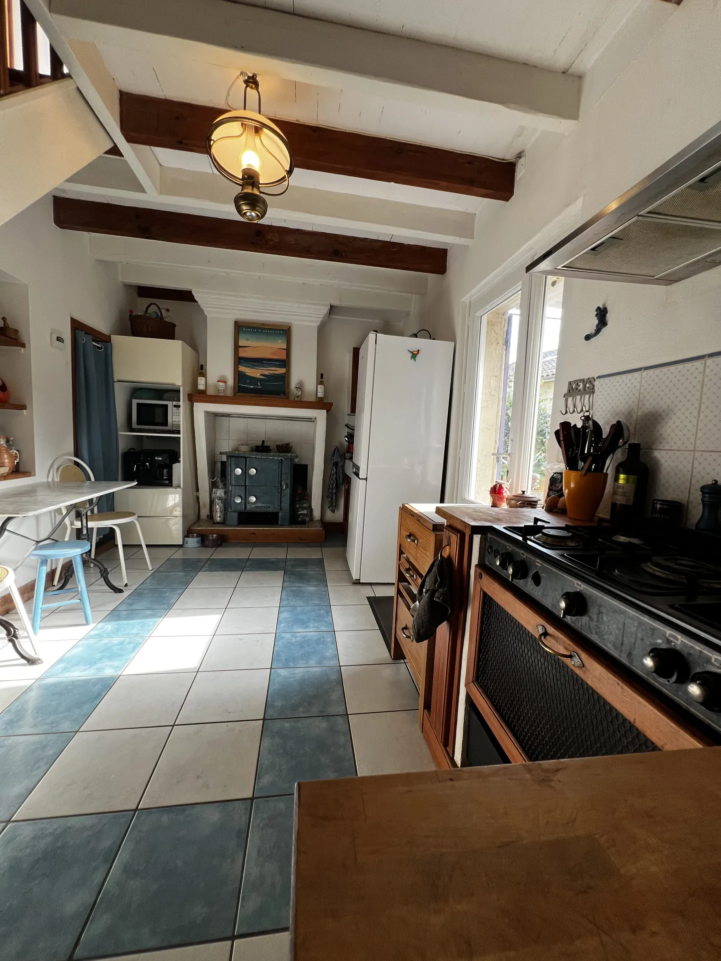 Maison atypique en pierre avec 4 chambres, jardin et atelier à Langon 