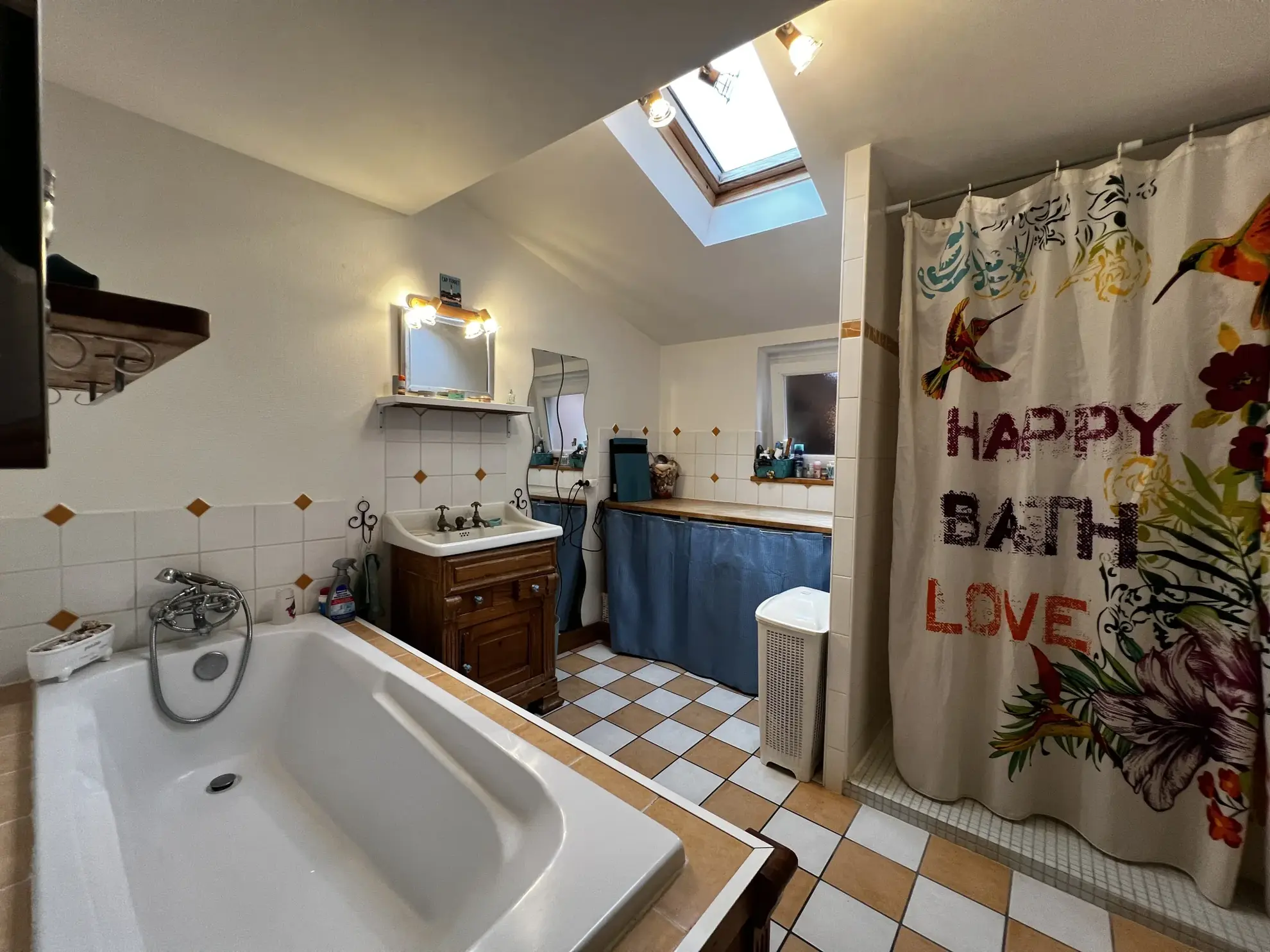 Maison atypique en pierre avec 4 chambres, jardin et atelier à Langon 