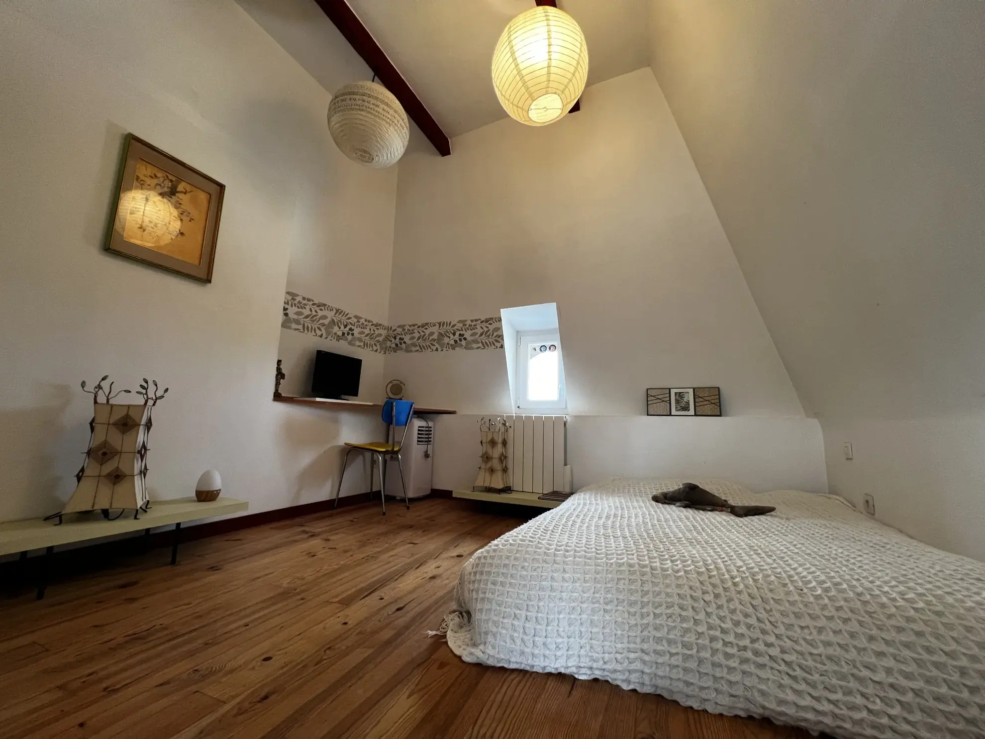 Maison atypique en pierre avec 4 chambres, jardin et atelier à Langon 