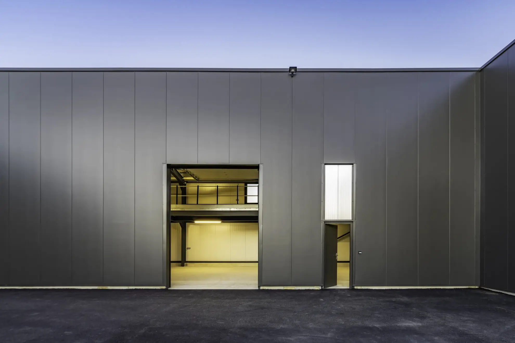 Locaux industriels à vendre à Deyme, proche Toulouse, surface 190 m² avec mezzanine