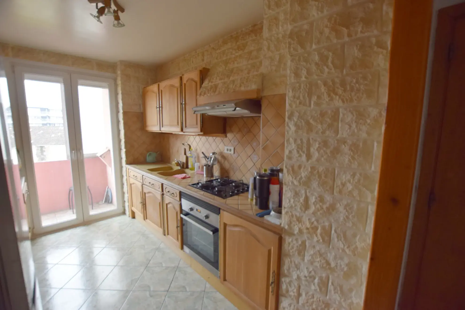 Appartement lumineux avec 3 chambres, loggia et balcon à Sochaux Vieux-Charmont 