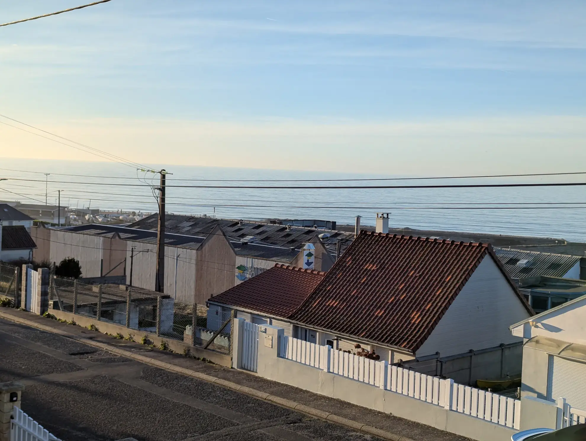 Maison individuelle avec vue mer, grand garage et jardin à Woignarue 