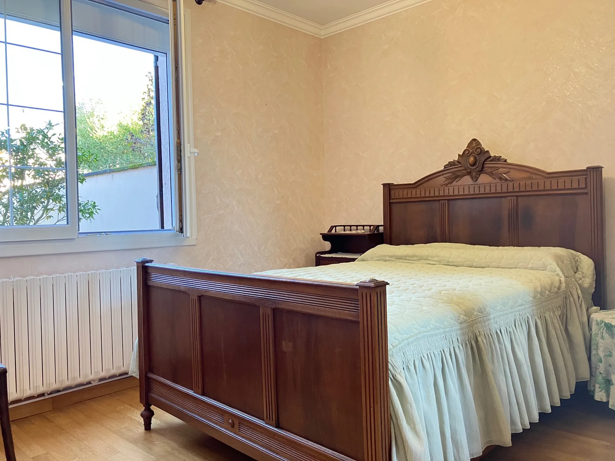 Maison de plain-pied avec 3 chambres et potentiel d'aménagement à Angers-Éventard 