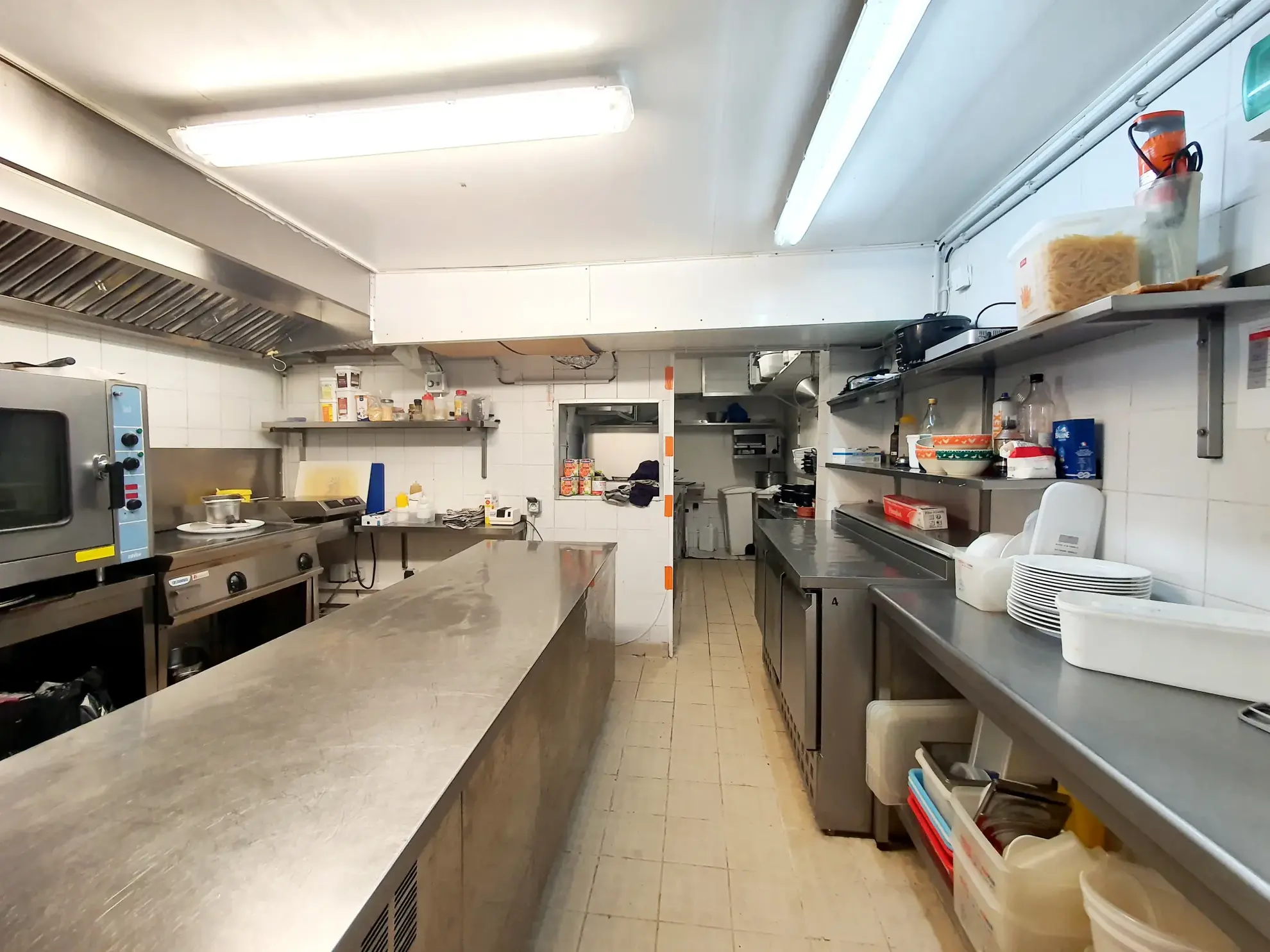 Restaurant à vendre avec vue sur port à Port Camargue – Opportunité rare 