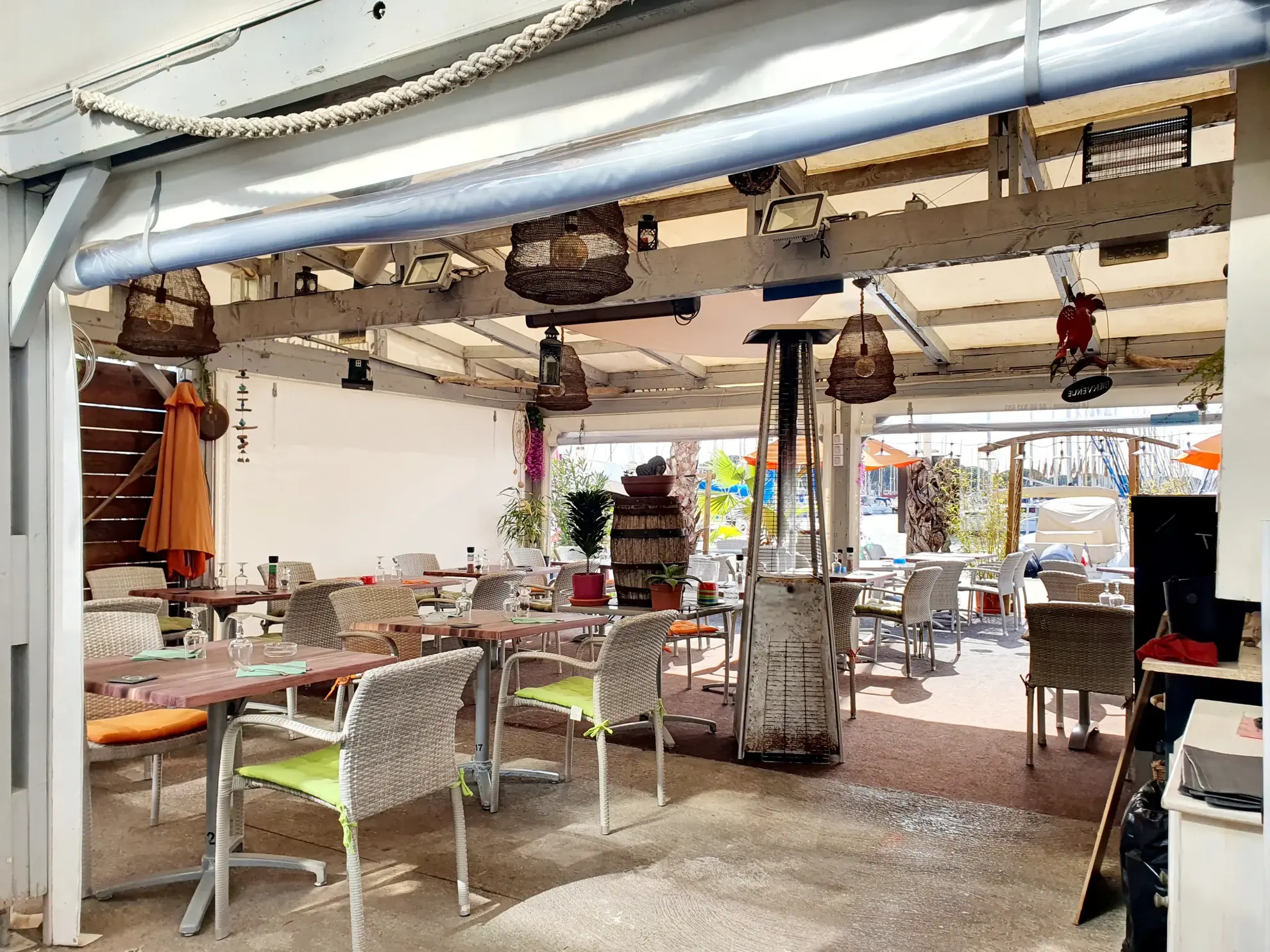 Restaurant à vendre avec vue sur port à Port Camargue – Opportunité rare 