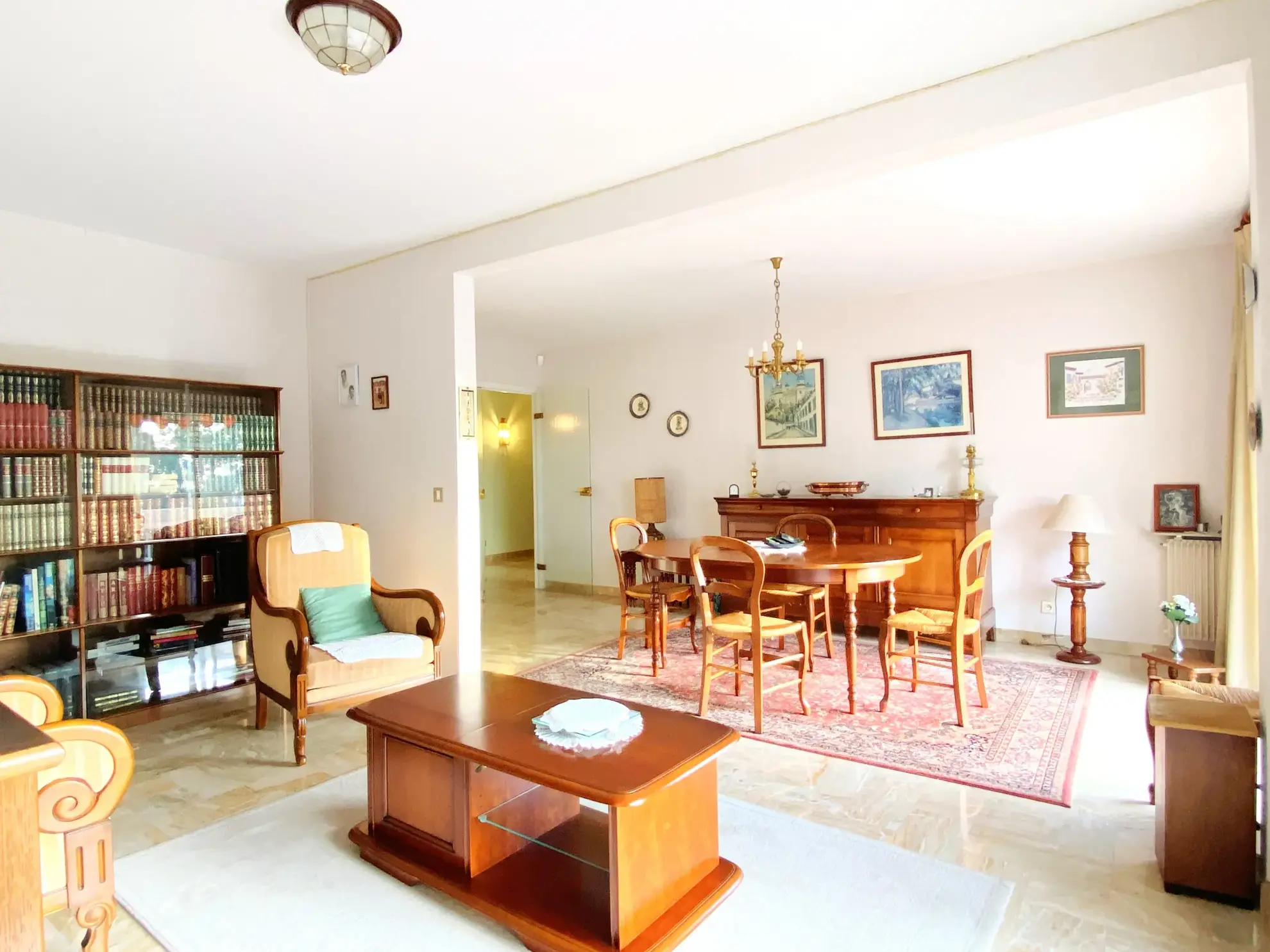 A vendre appartement traversant avec terrasse et garage à Perpignan Sud 