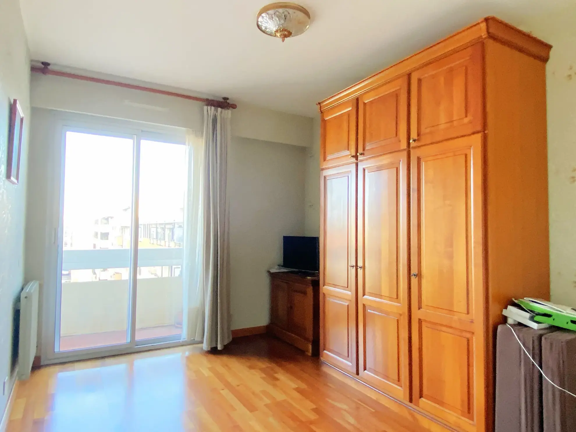 A vendre appartement traversant avec terrasse et garage à Perpignan Sud 